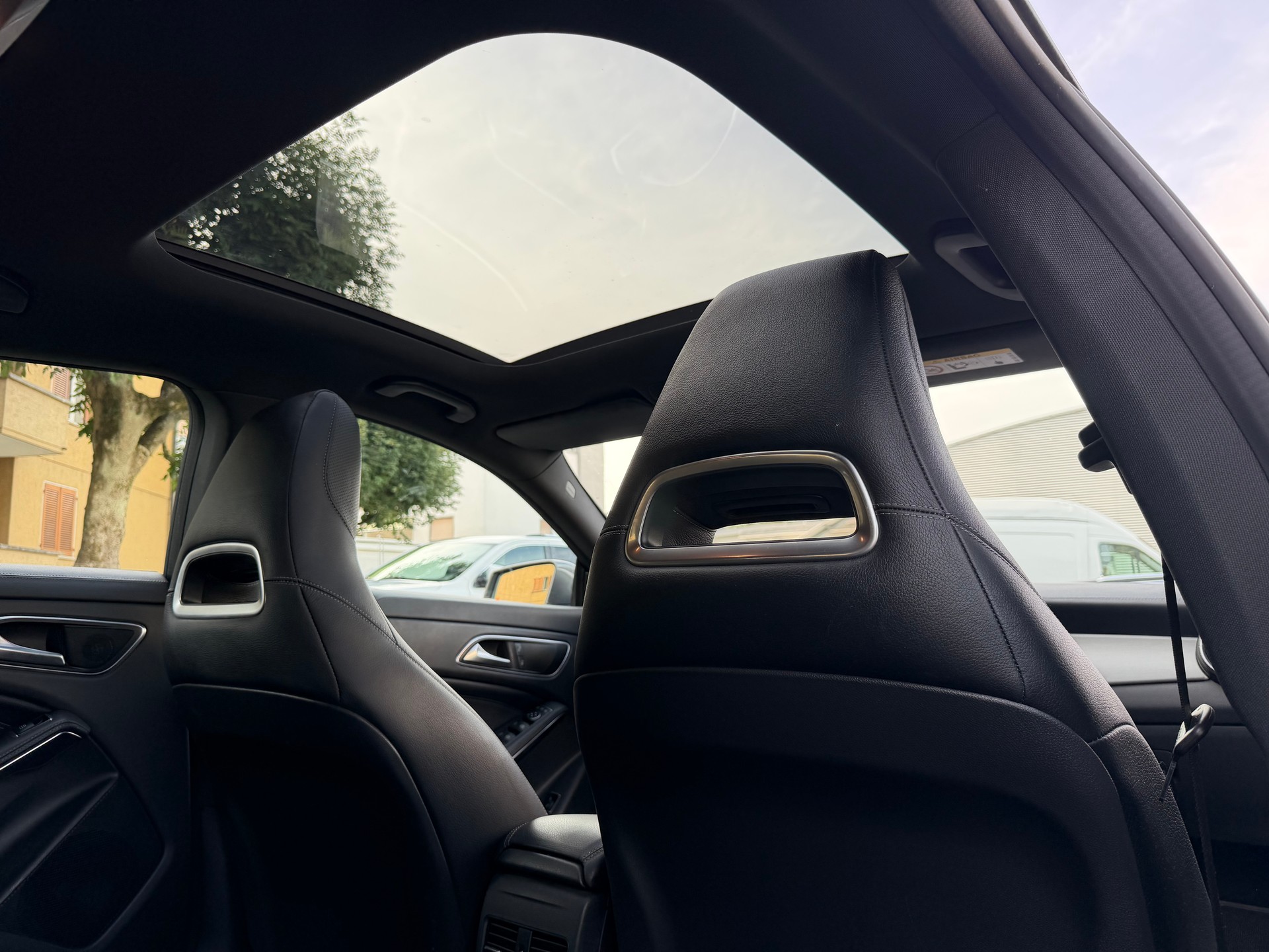 MERCEDES-BENZ CLA Shooting Brake 200 d AMG Line 4Matic 7G-DCT-image-14