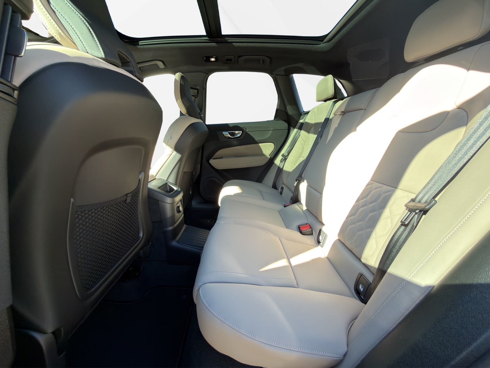 VOLVO XC60 2.0 T6 TE Plus Dark eAWD-image-13