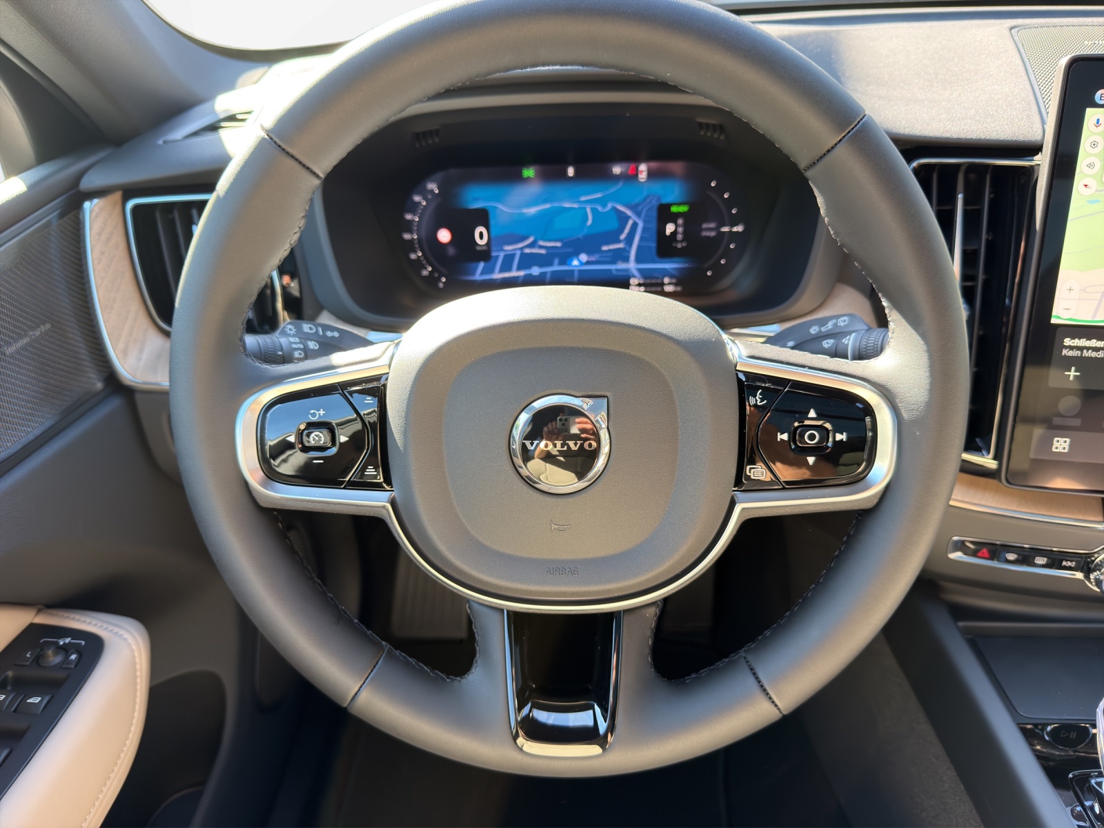 VOLVO XC60 2.0 T6 TE Plus Dark eAWD-image-11