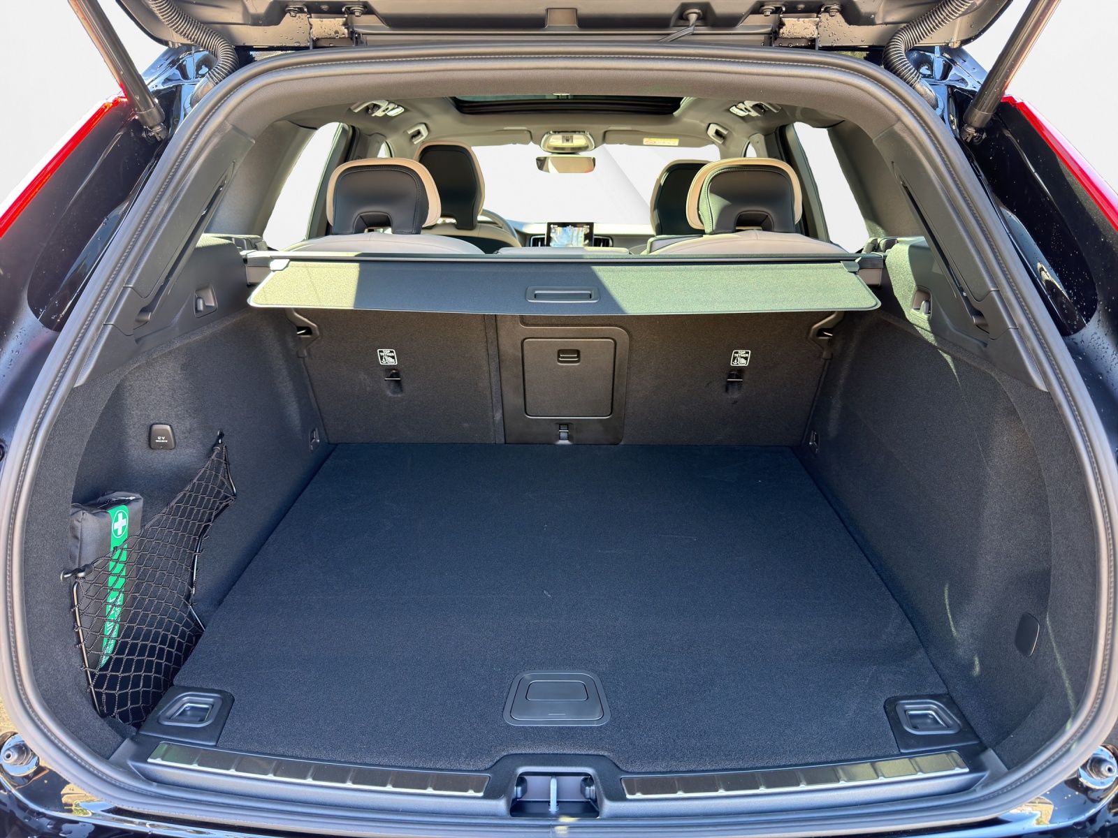 VOLVO XC60 2.0 T6 TE Plus Dark eAWD-image-14