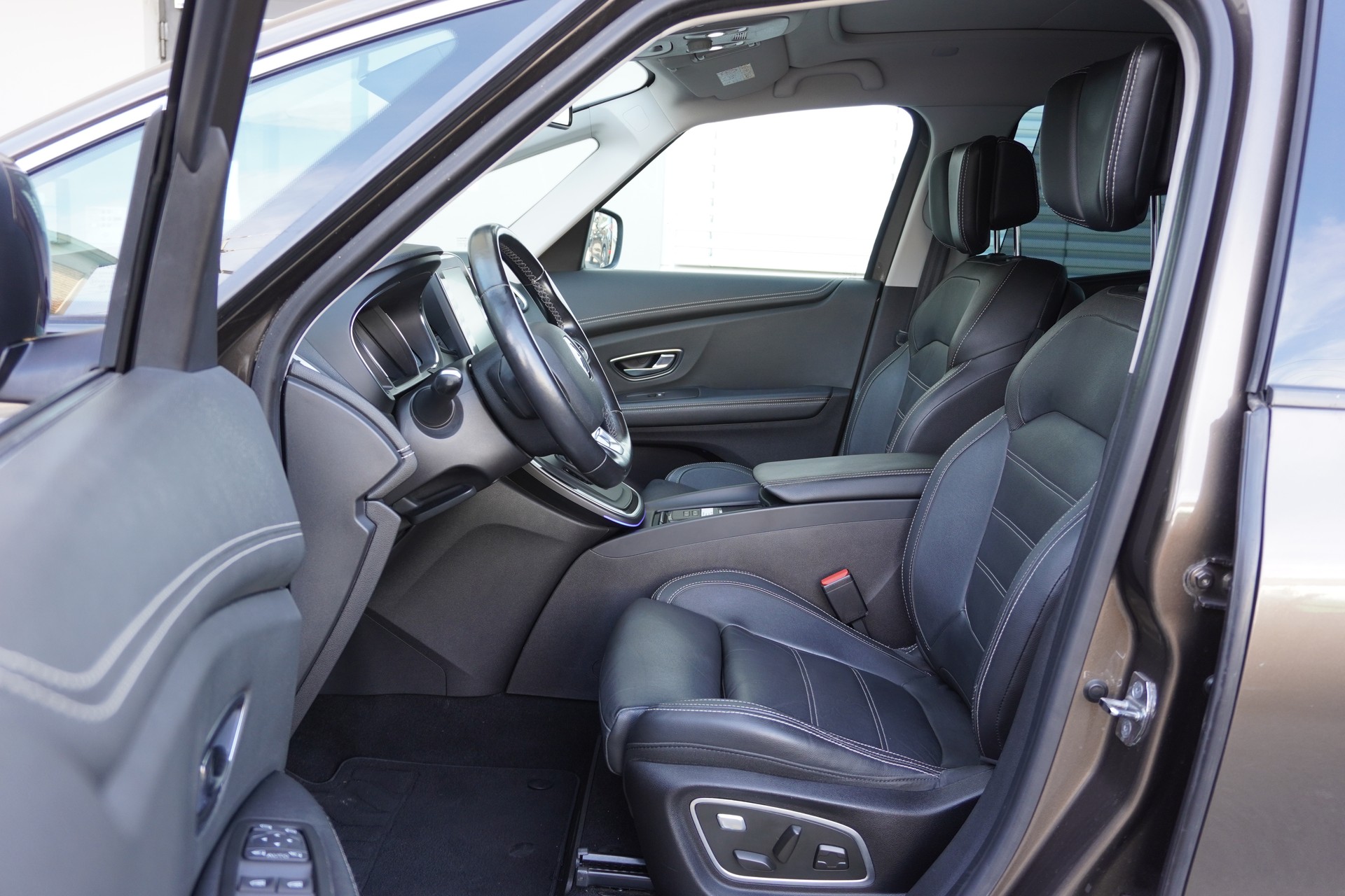 RENAULT Grand Scénic 1.6 dCi Bose EDC-image-9