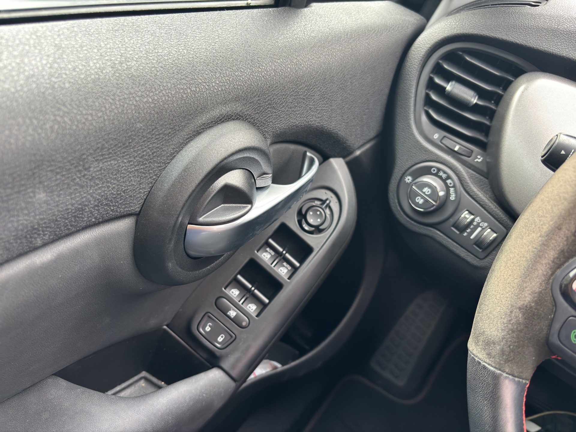 FIAT 500X 1.5 Hybrid Soft Top Sport Final Edition DCT-image-9