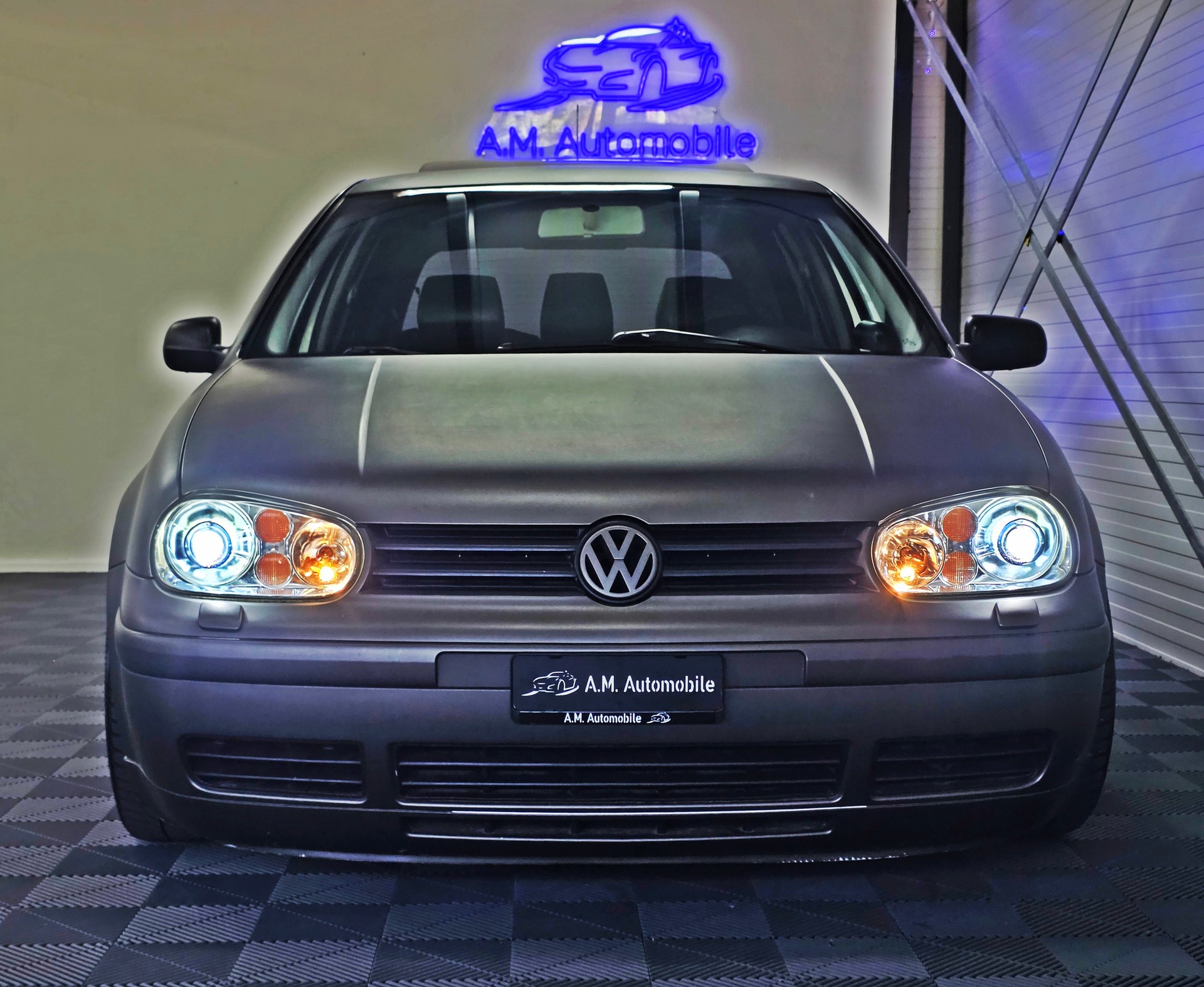 VW Golf 1.8 T GTI-showroom-element-1