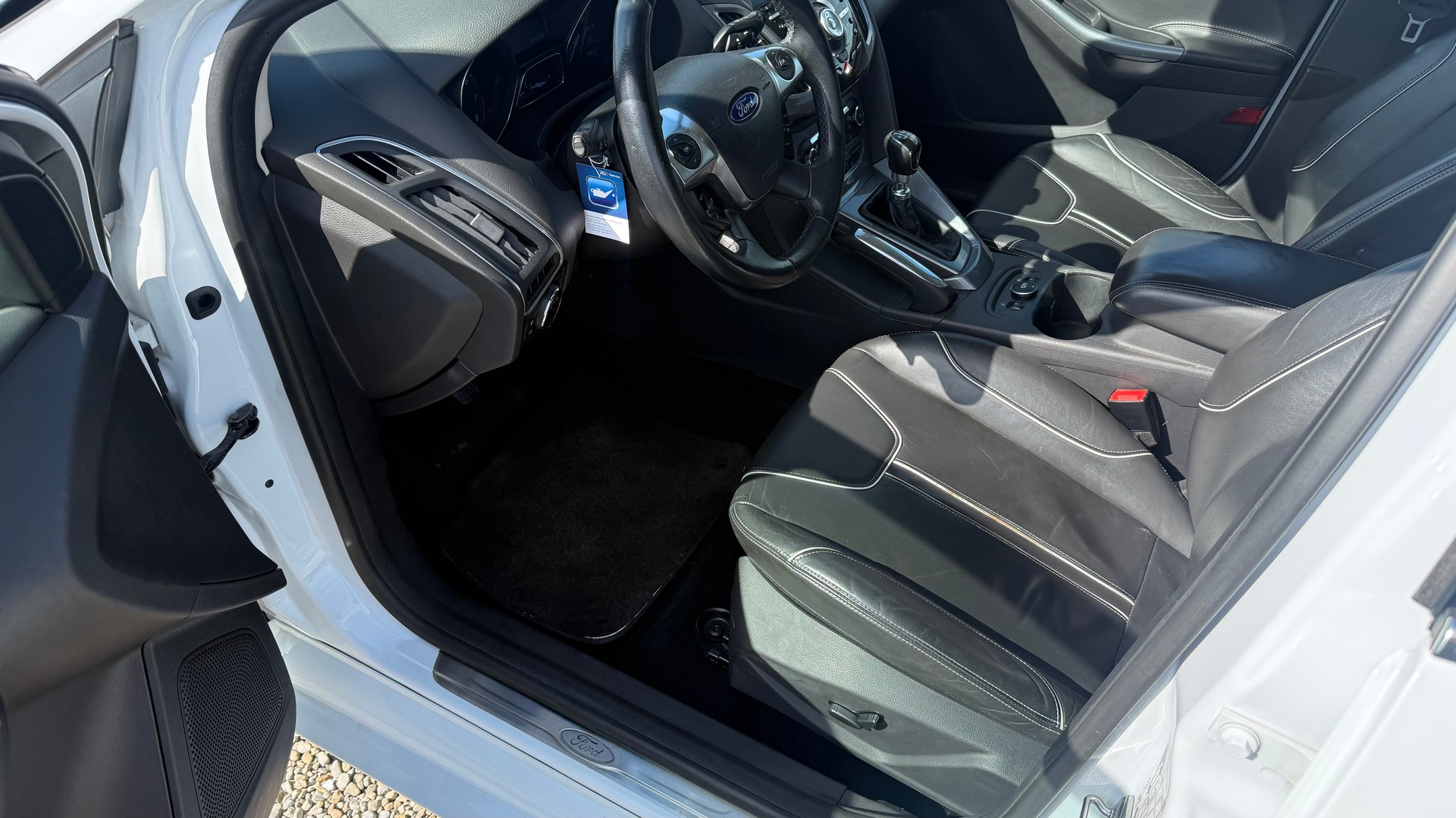FORD Focus 1.6 SCTi Titanium-showroom-element-1