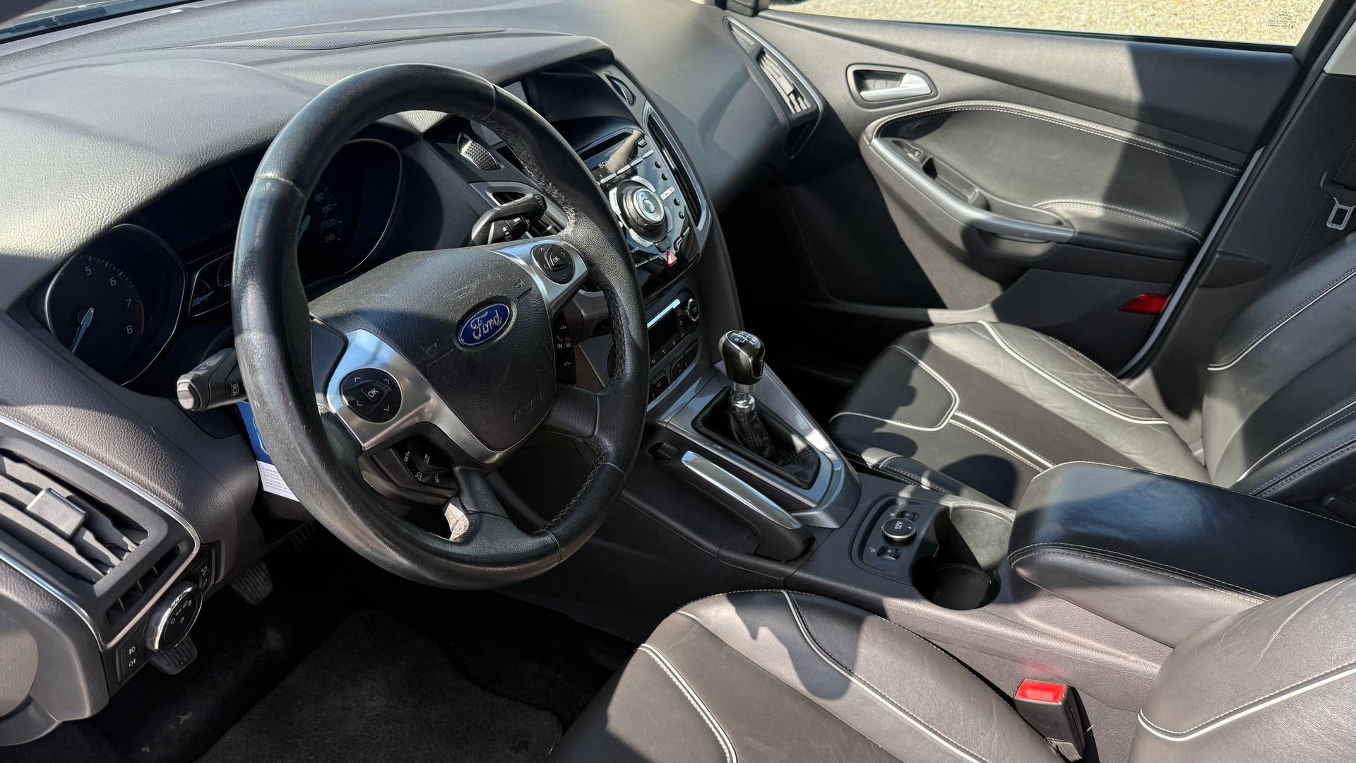 FORD Focus 1.6 SCTi Titanium-showroom-element-2