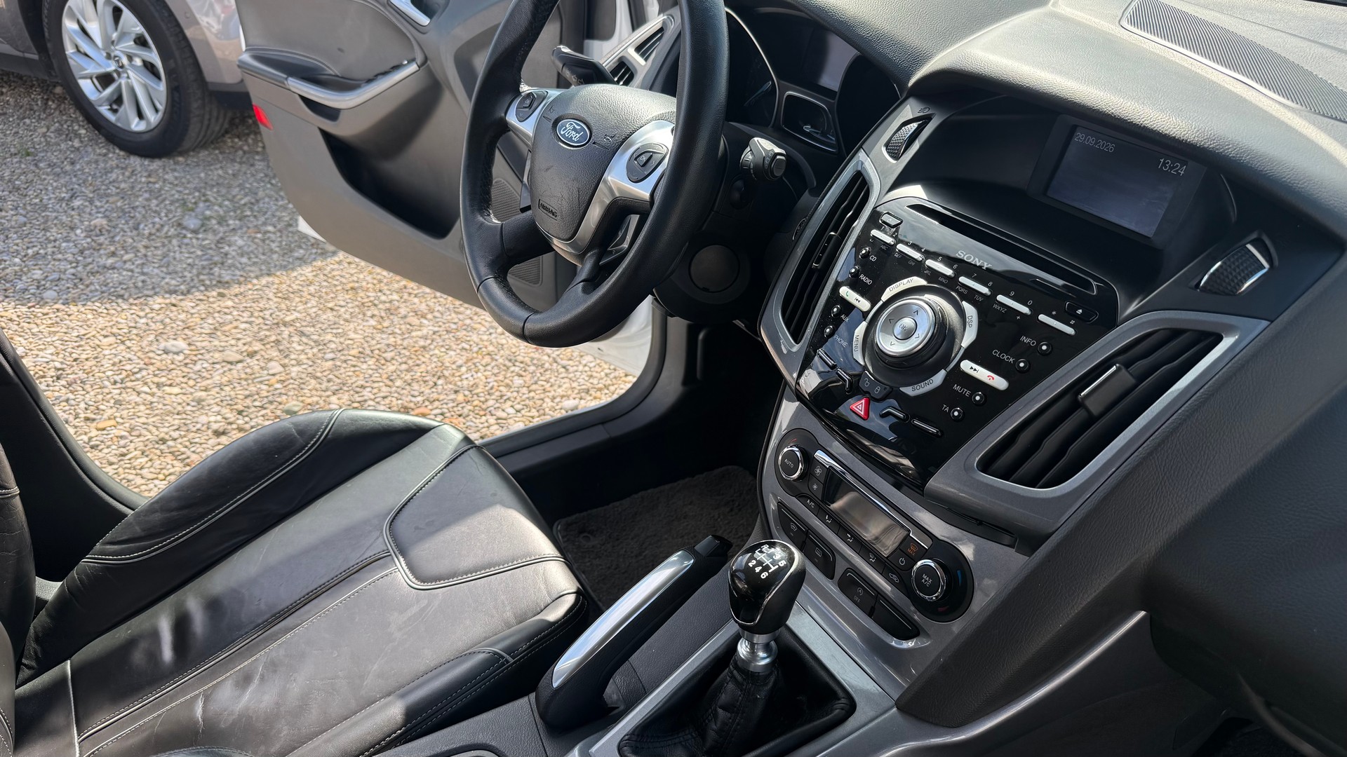 FORD Focus 1.6 SCTi Titanium-image-6