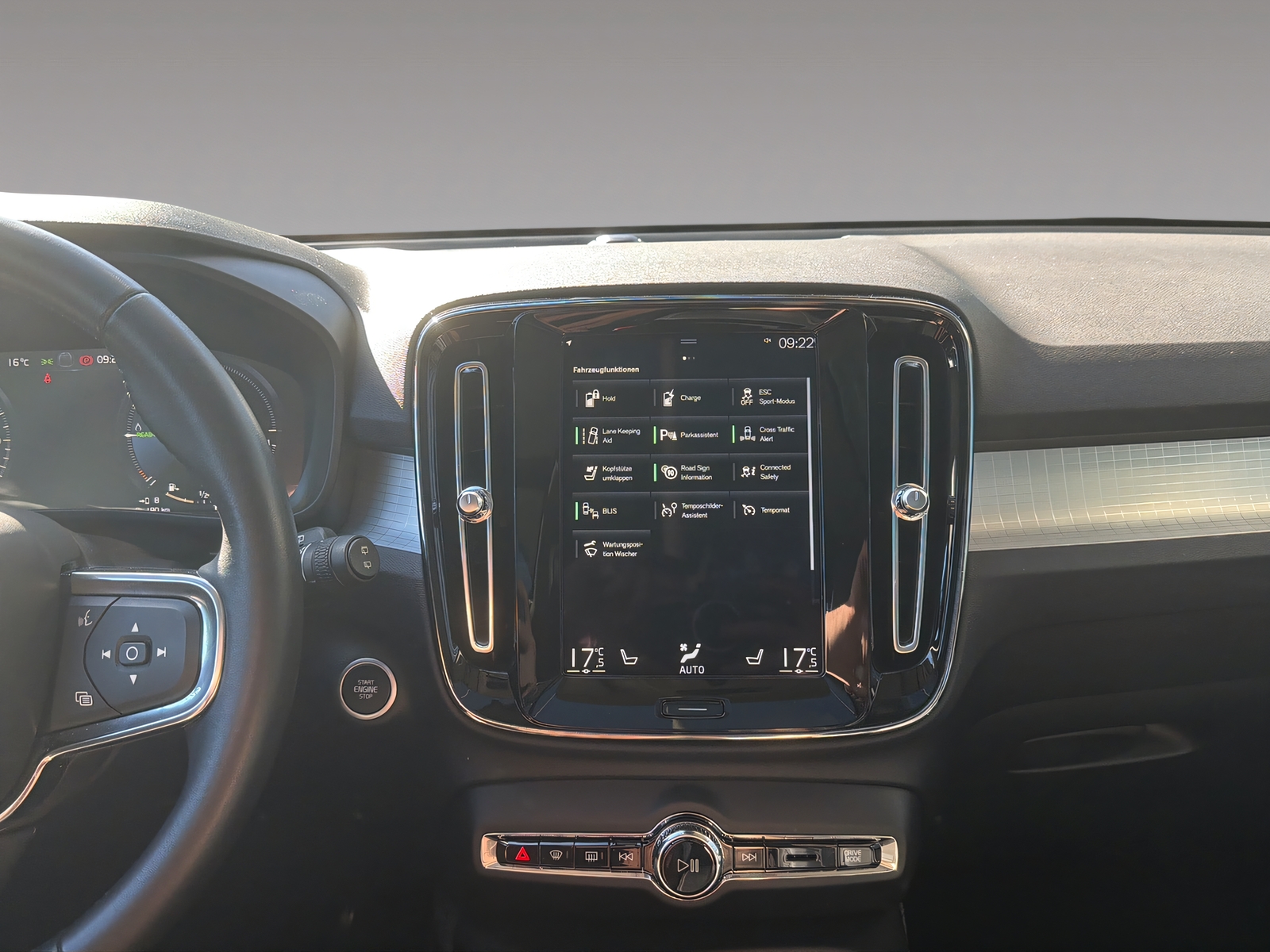 VOLVO XC40 1.5 T5 PiH R-Design Expression-image-12