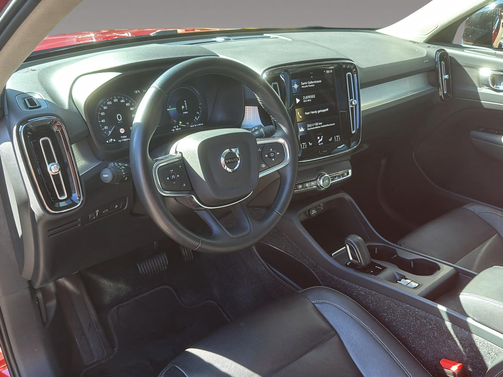 VOLVO XC40 1.5 T5 PiH R-Design Expression-image-6