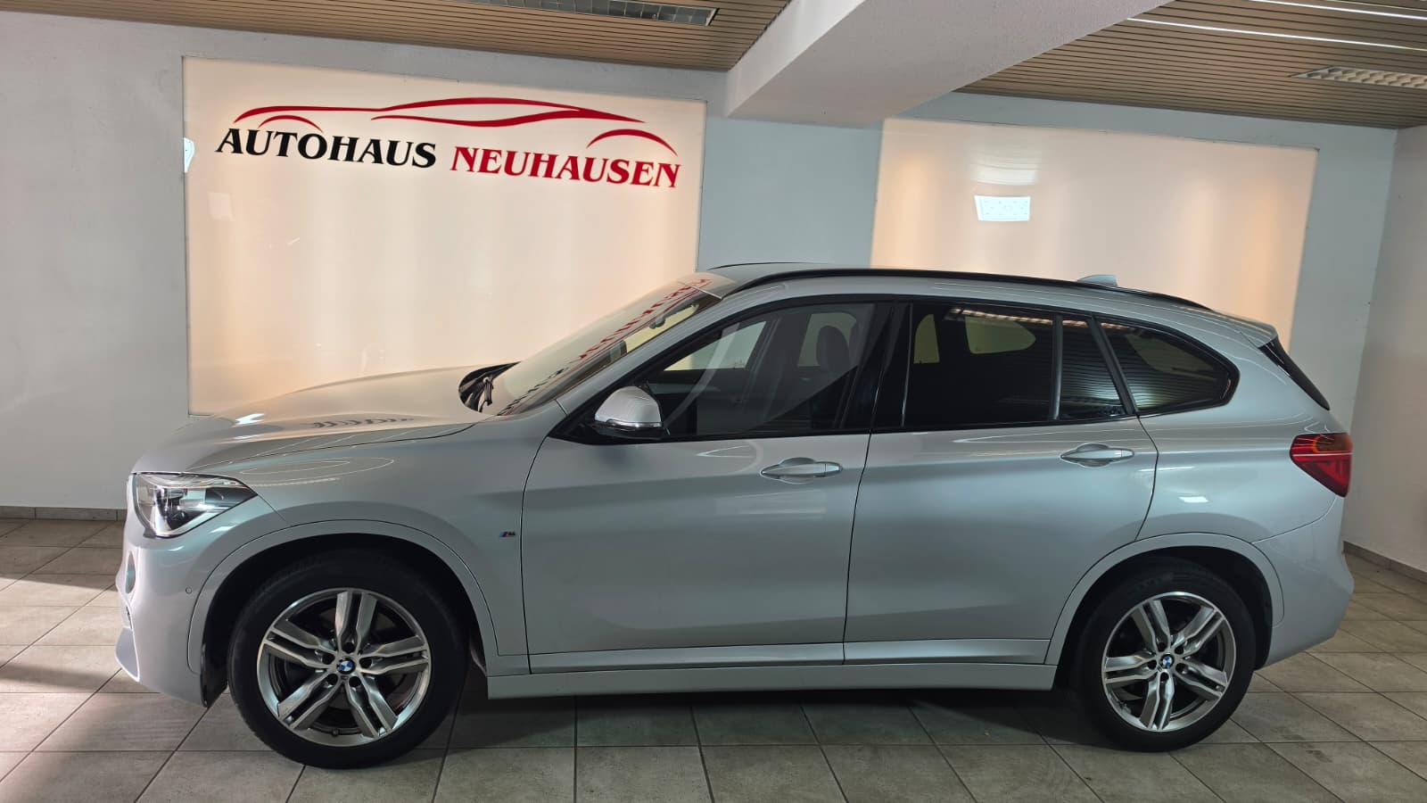 BMW X1 xDrive 20i M Sport Steptronic, TOP AUSTATTUNG, SCHWEIZER FAHRZEUG, FRISCH AB SERVICE-image-5