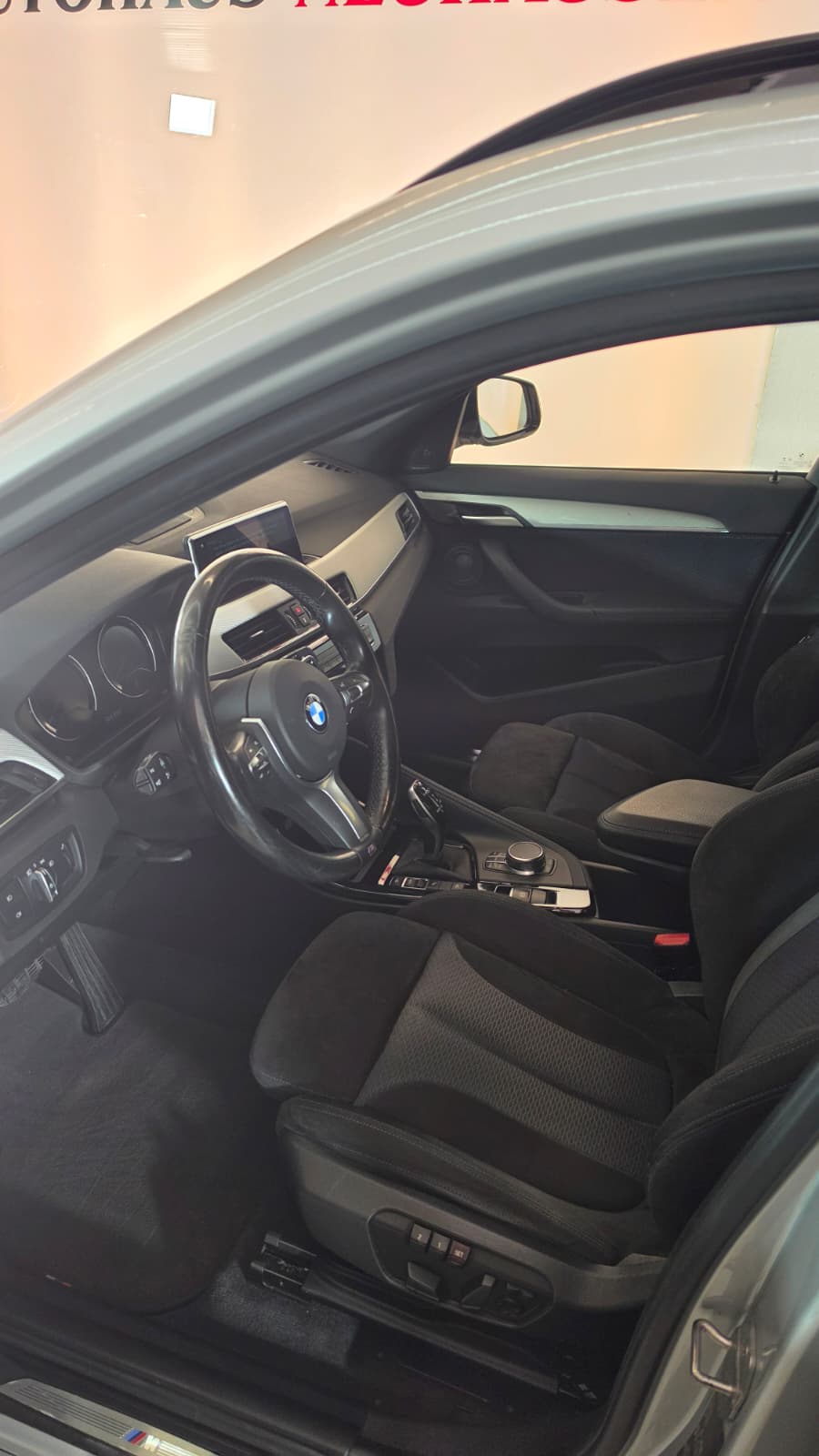 BMW X1 xDrive 20i M Sport Steptronic, TOP AUSTATTUNG, SCHWEIZER FAHRZEUG, FRISCH AB SERVICE-image-9
