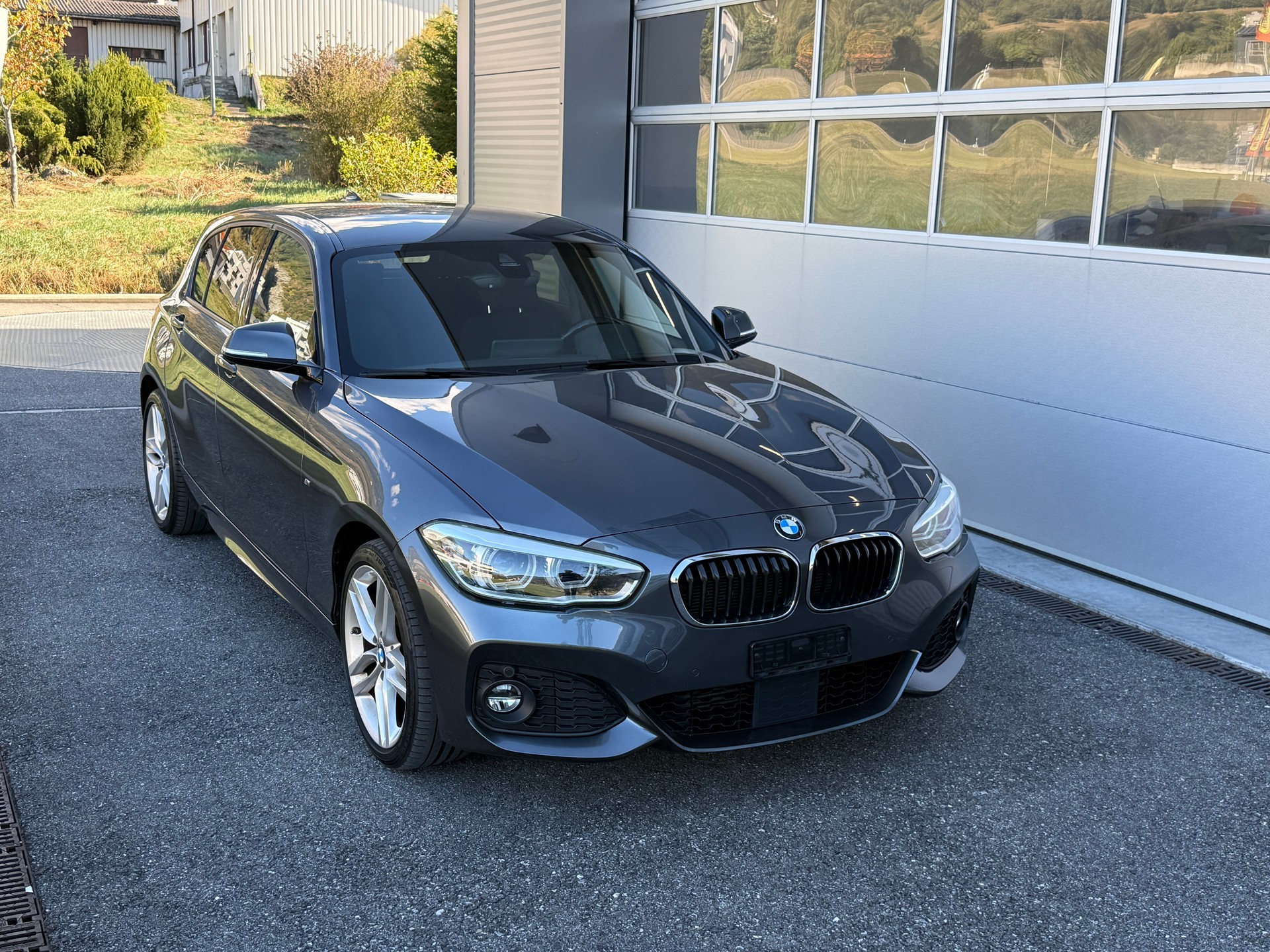 BMW 120d xDrive M Sport Steptronic-image-1