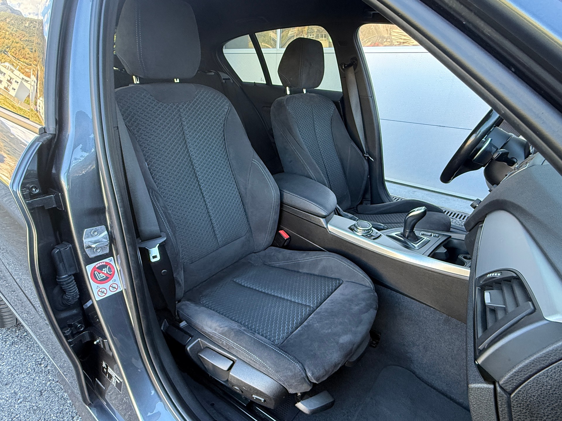 BMW 120d xDrive M Sport Steptronic-image-7