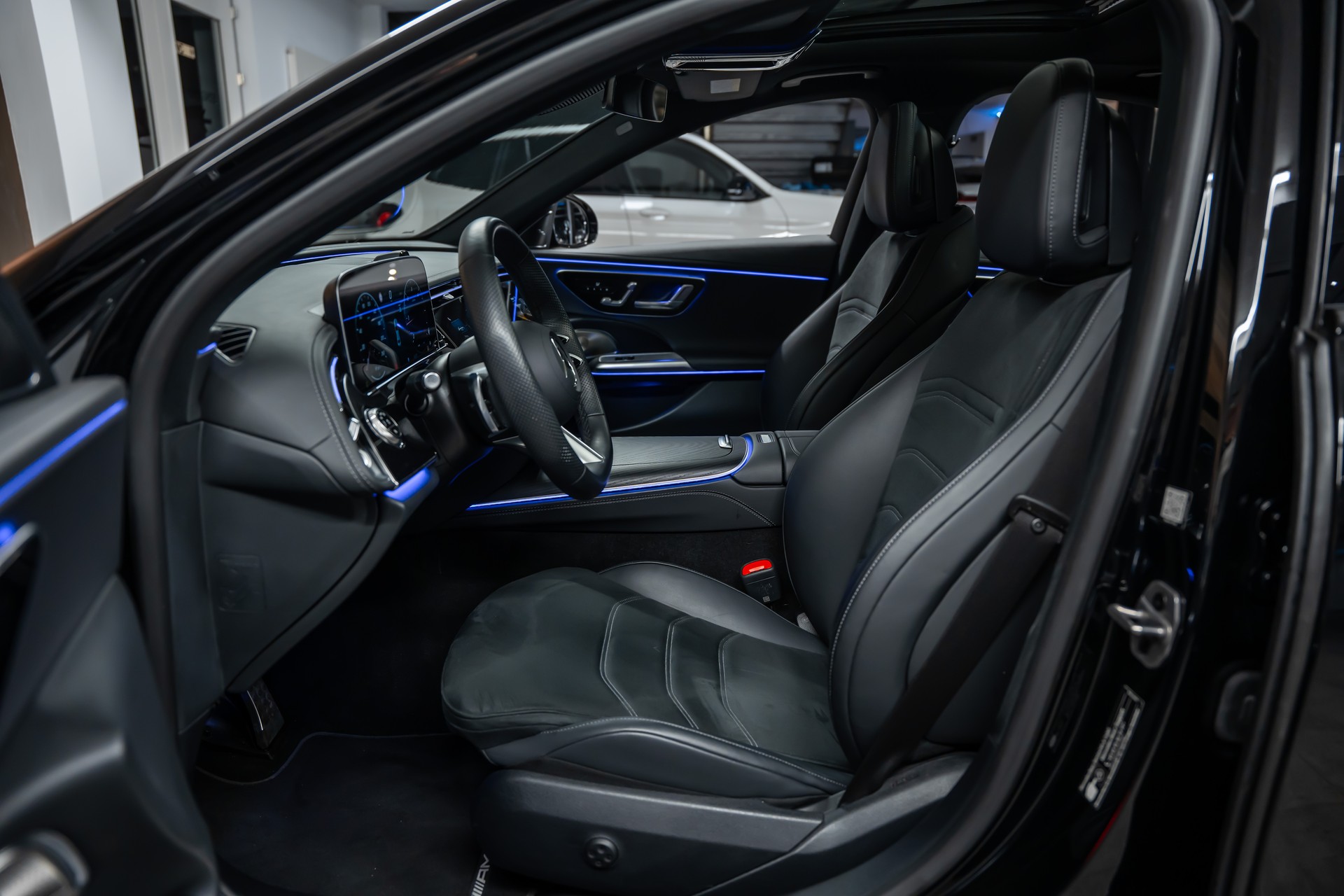 MERCEDES-BENZ E 450 d 4Matic 9G-Tronic AMG Line *Hyper-Screen*Iconic-Glow*Panorama*Burmester-4D*-image-13