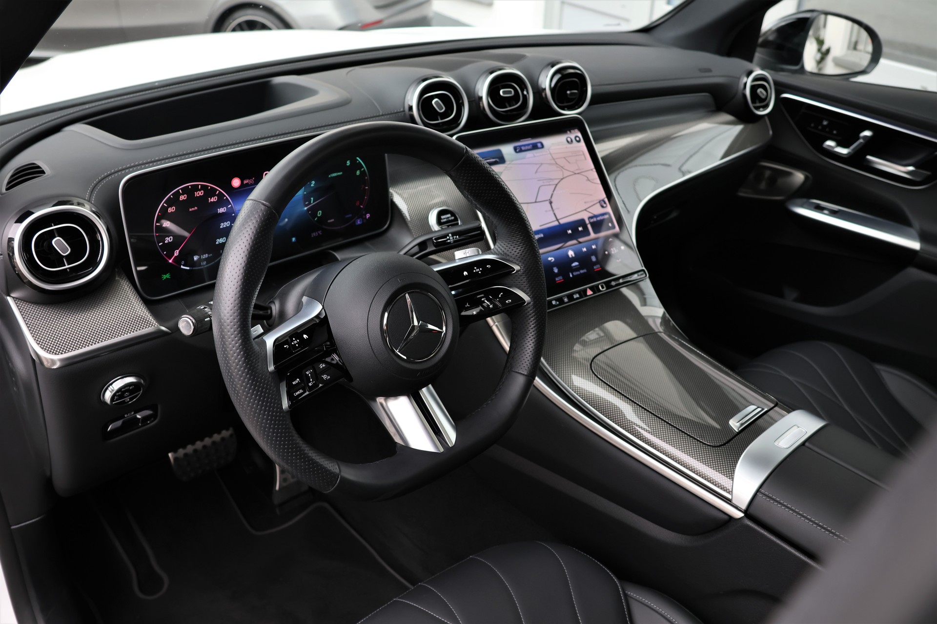 MERCEDES-BENZ GLC 300 4Matic AMG Line 9G-Tronic (CH) MSI+-image-10