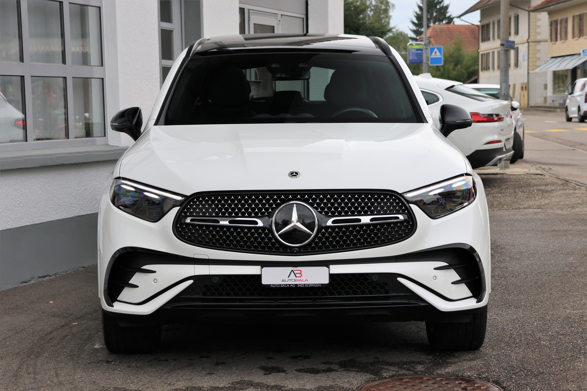 MERCEDES-BENZ GLC 300 4Matic AMG Line 9G-Tronic (CH) MSI+-showroom-element-1