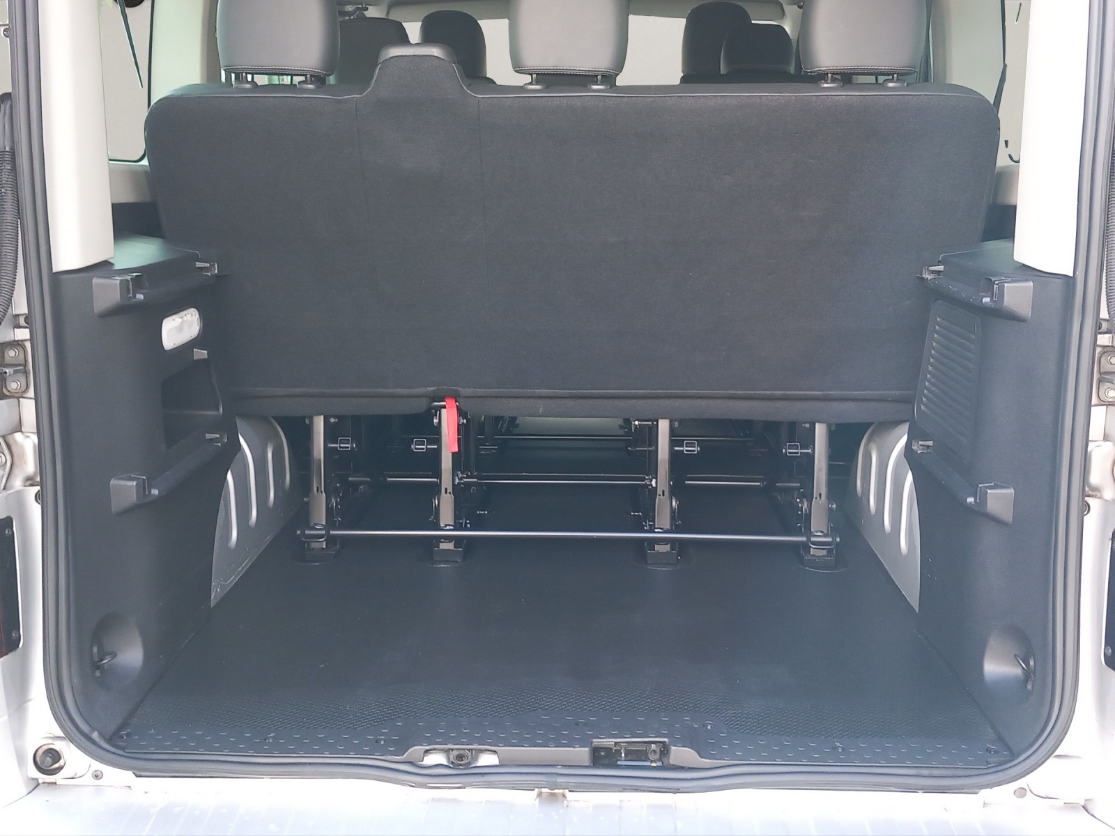 RENAULT Trafic Passenger 1.6 dCi Intens-image-10