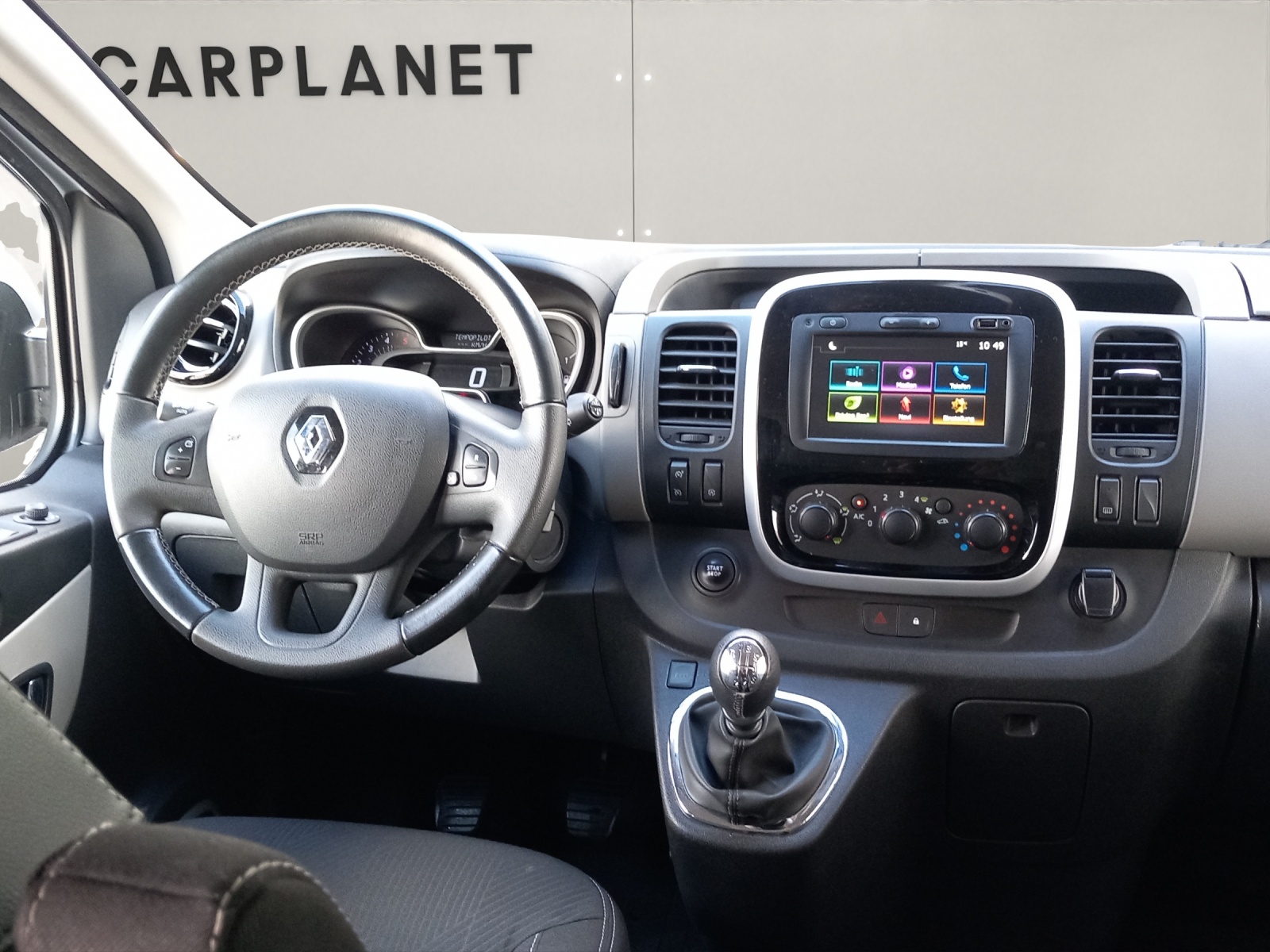RENAULT Trafic Passenger 1.6 dCi Intens-image-4