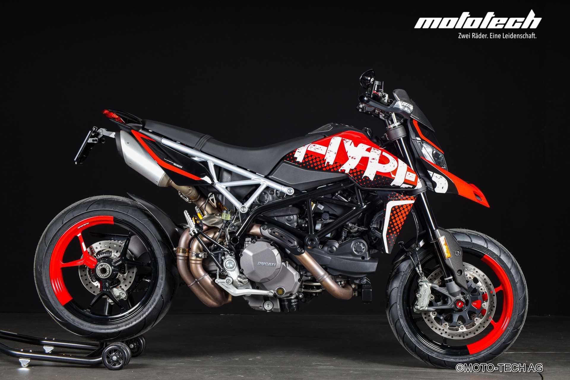 DUCATI Hypermotard 950 RVE-showroom-element-1