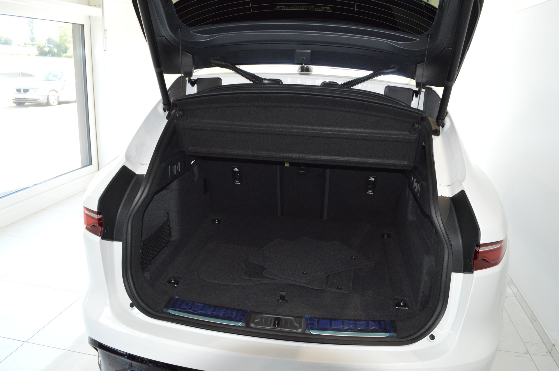 JAGUAR F-Pace 2.0 P250 SE AWD-image-8