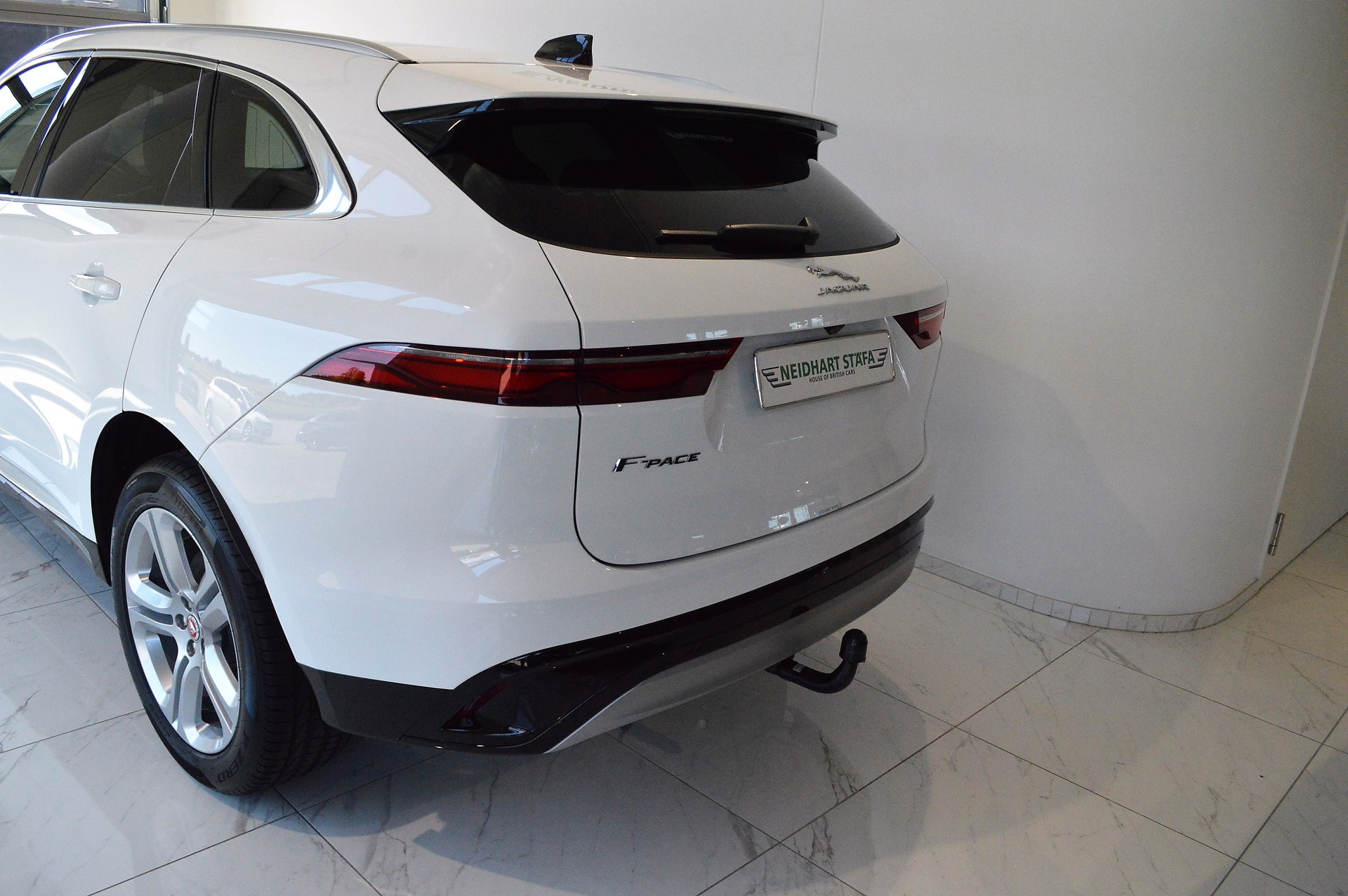 JAGUAR F-Pace 2.0 P250 SE AWD-showroom-element-3