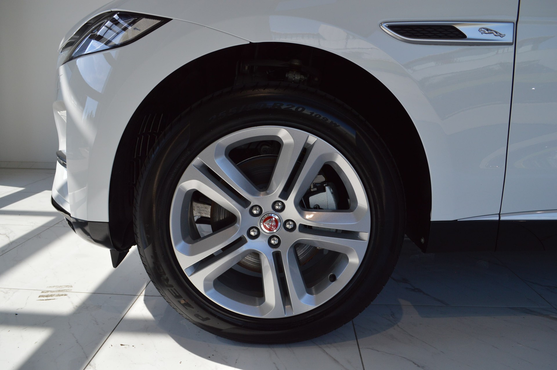 JAGUAR F-Pace 2.0 P250 SE AWD-image-11