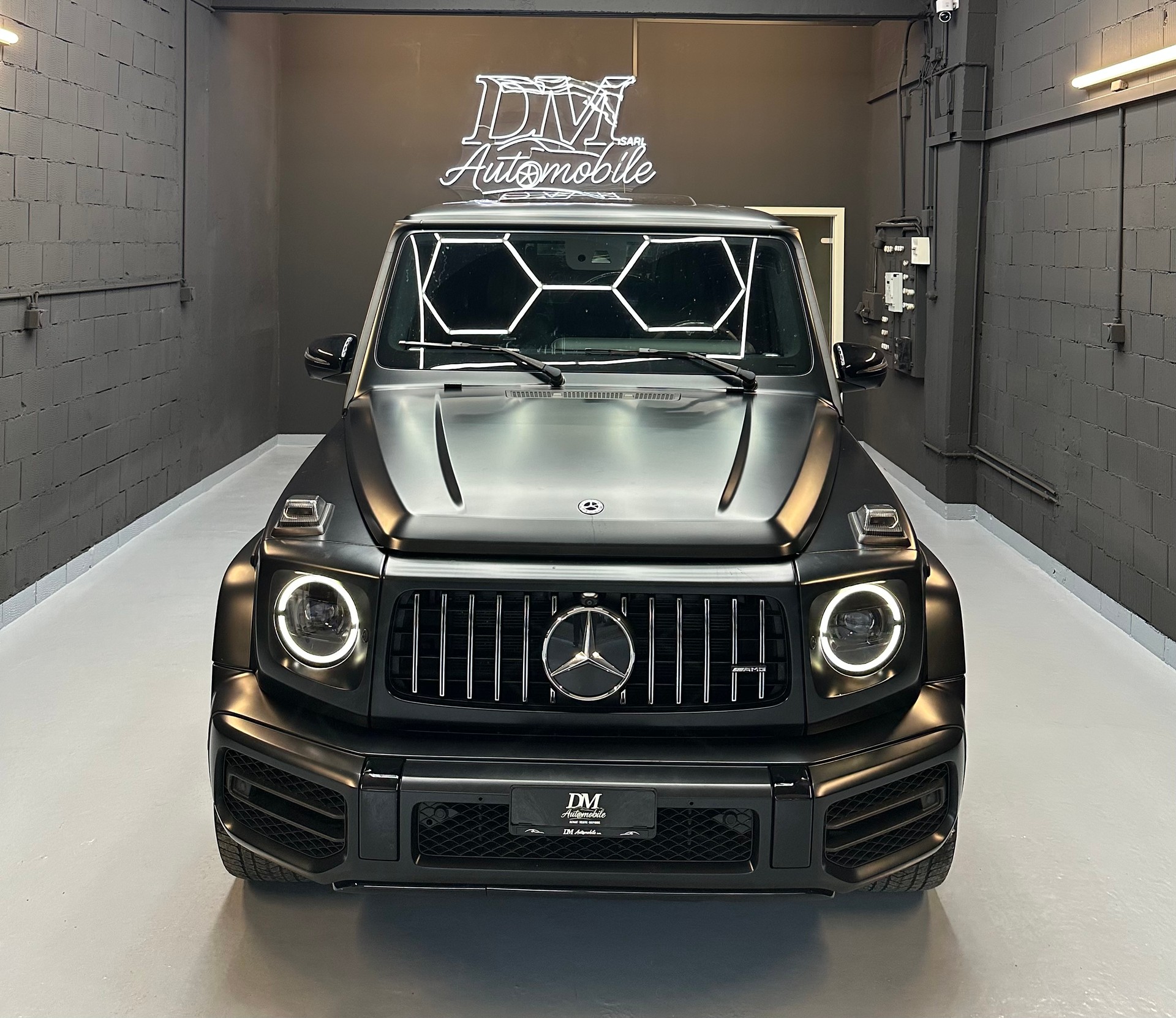 MERCEDES-BENZ G 63 AMG // Leasing dès 1’370.- // CH-AUTO🇨🇭&Service Gratuit // FULL CARBONE // CAPRISTO EXHAUST // Freins complets neufs !!-image-1