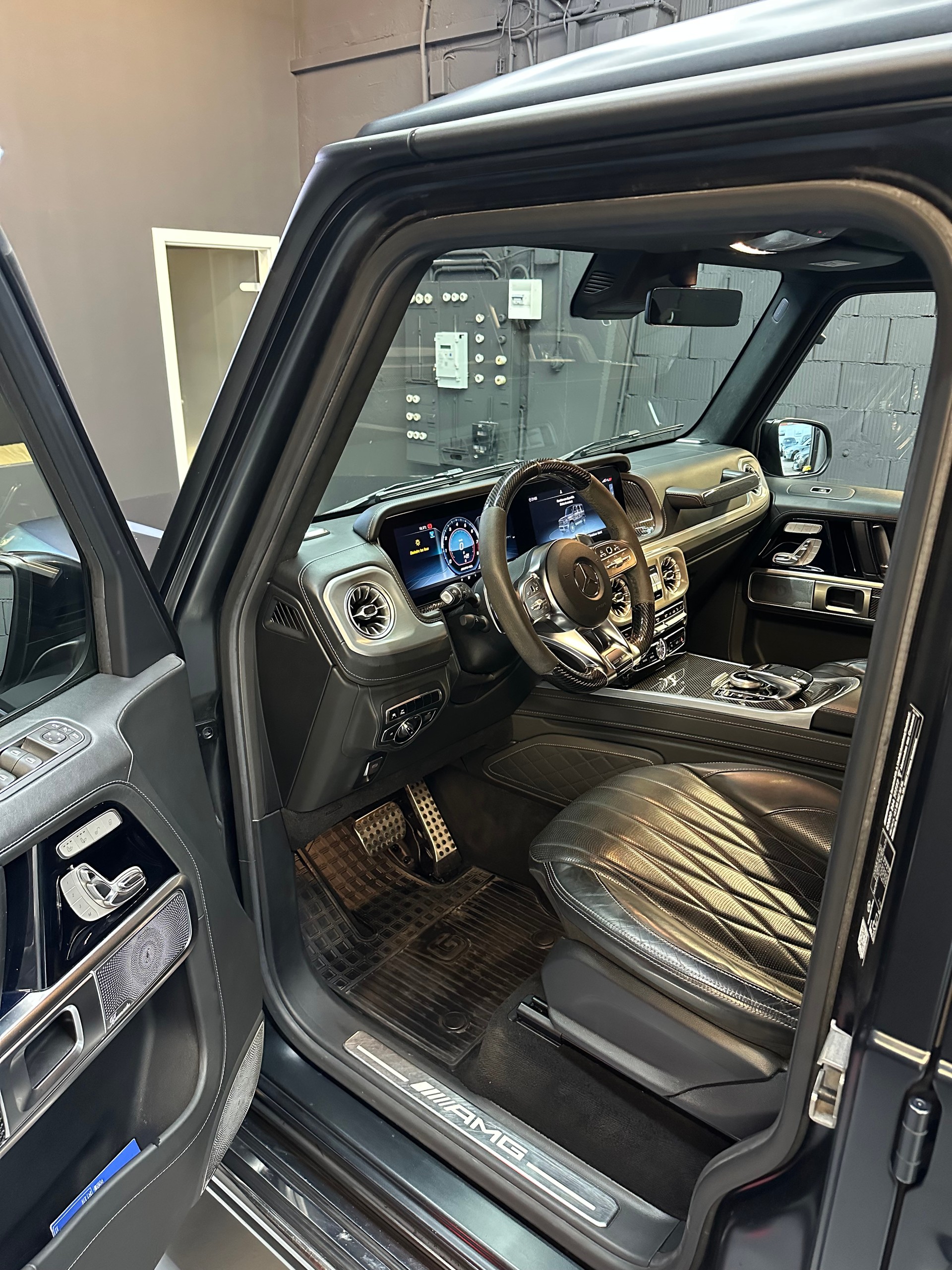 MERCEDES-BENZ G 63 AMG // Leasing dès 1’370.- // CH-AUTO🇨🇭&Service Gratuit // FULL CARBONE // CAPRISTO EXHAUST // Freins complets neufs !!-image-6
