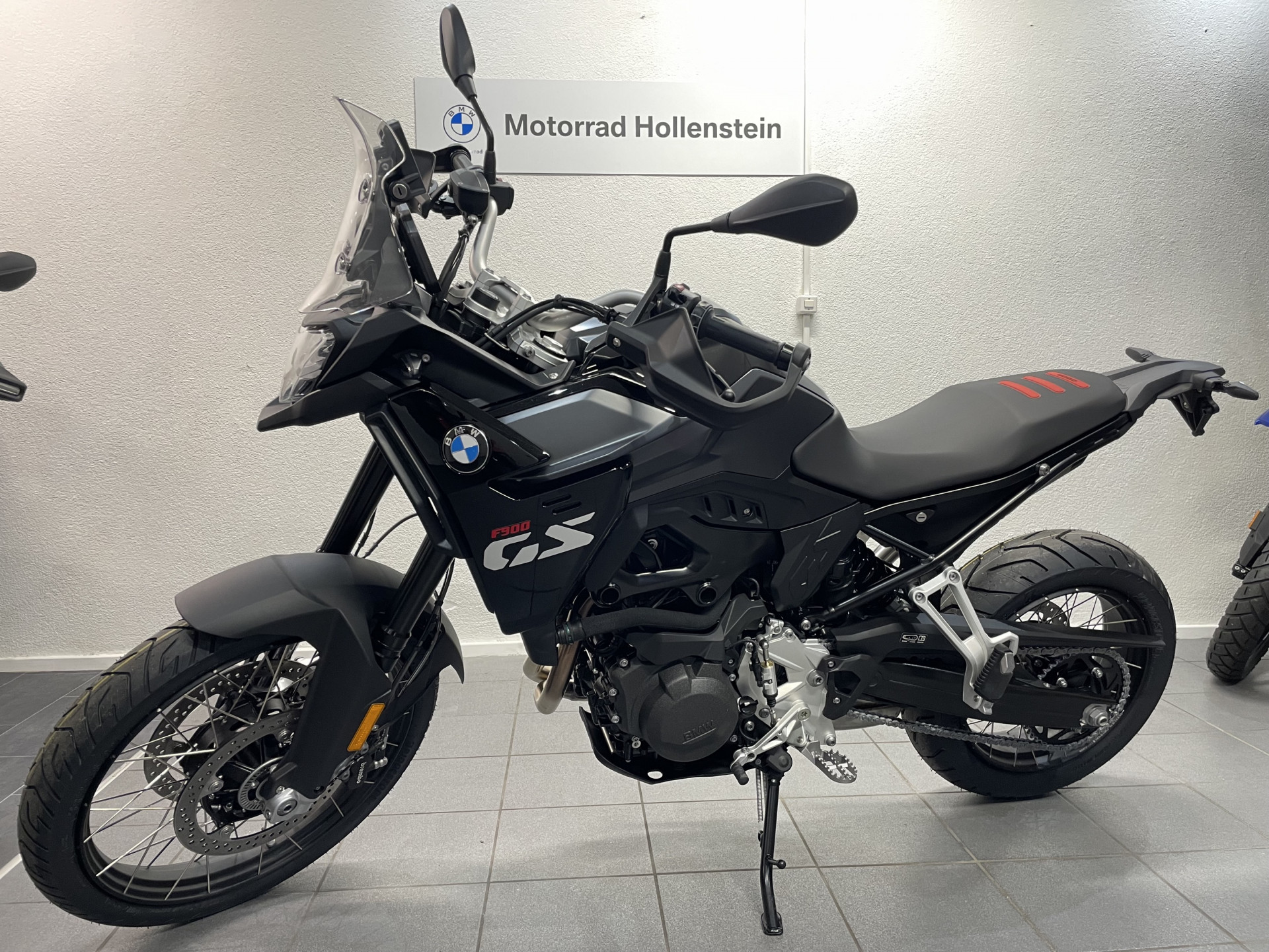 BMW F 900 GS-image-1
