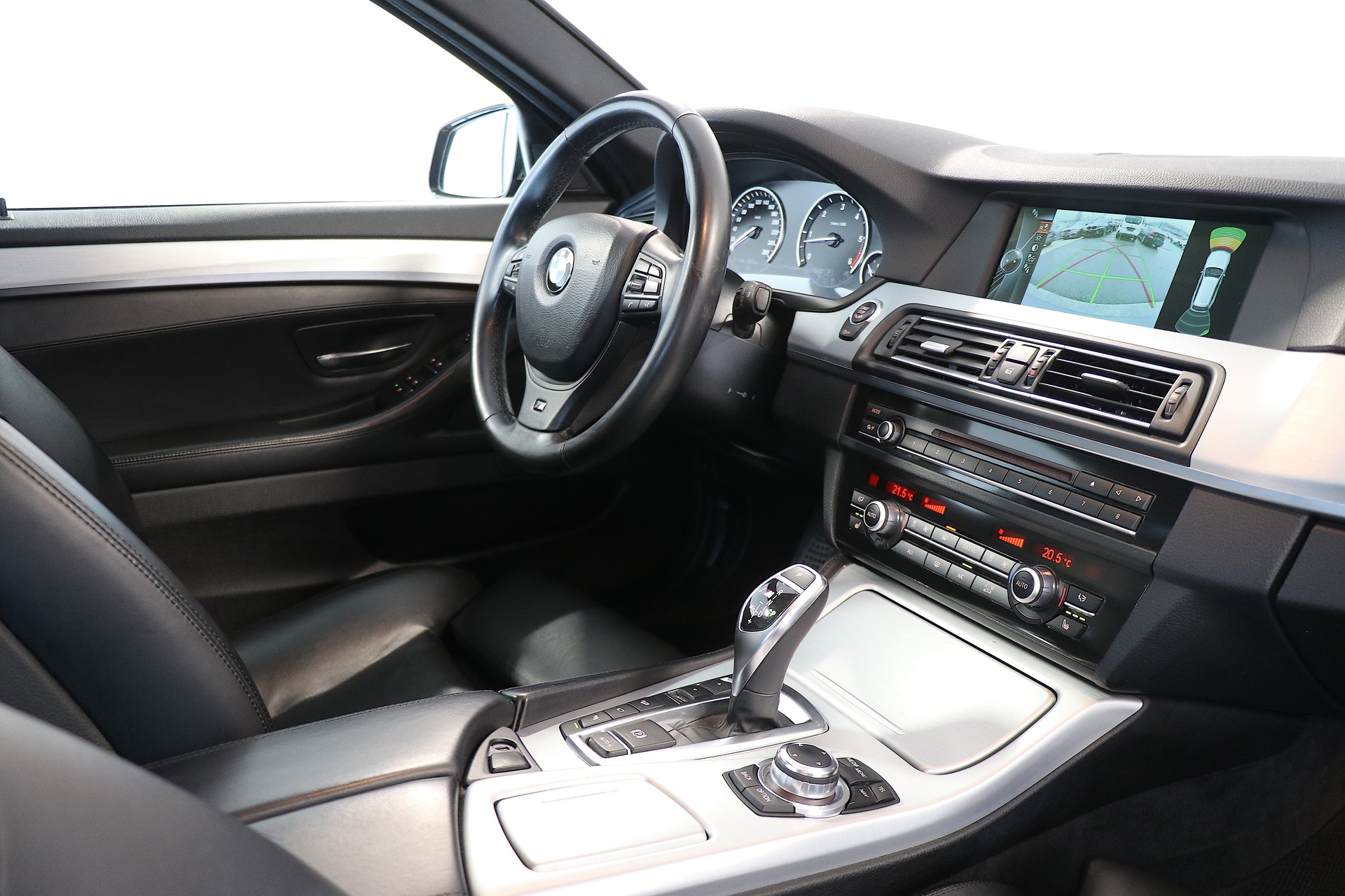 BMW M550d xDrive Touring Steptronic-image-12