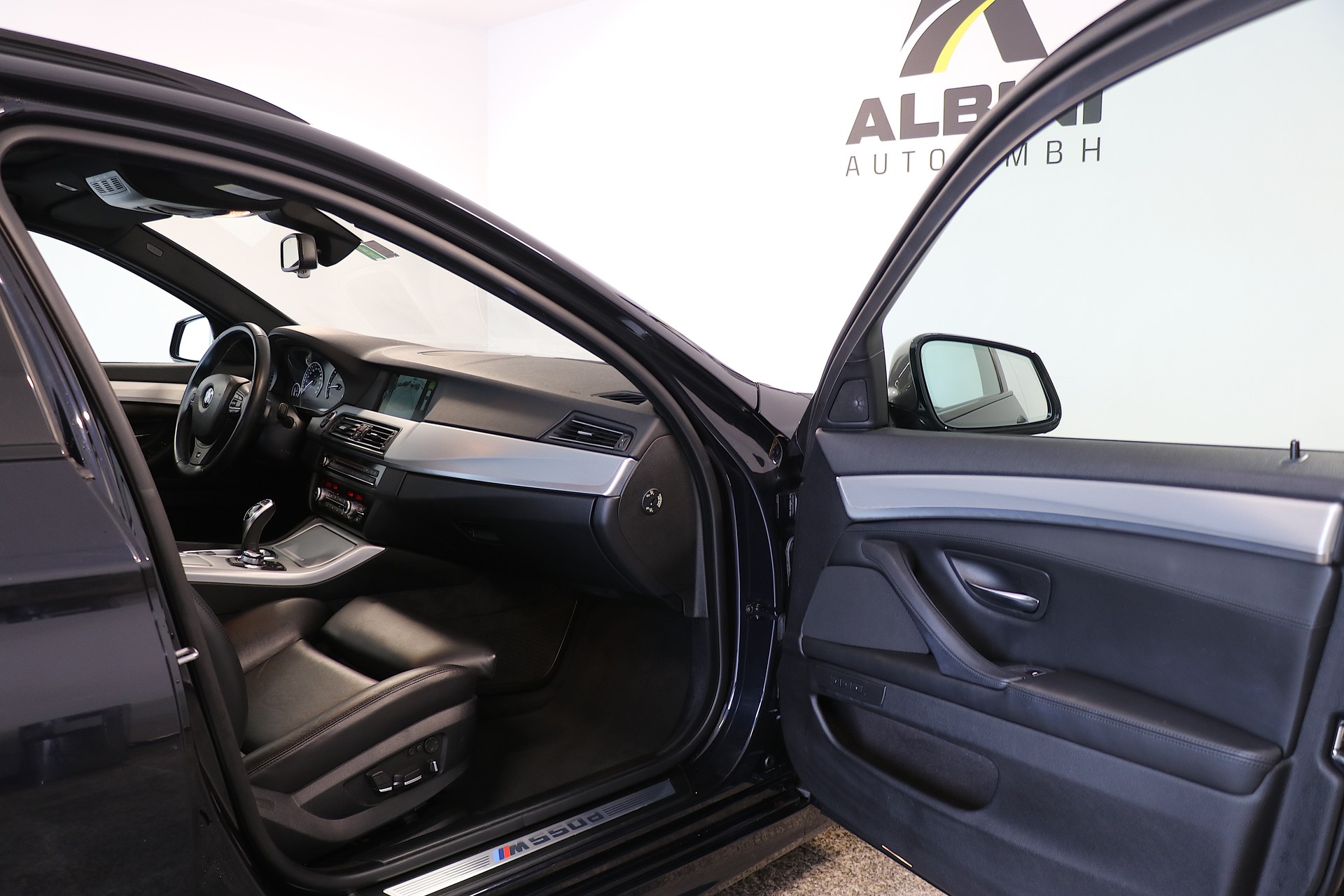 BMW M550d xDrive Touring Steptronic-image-10