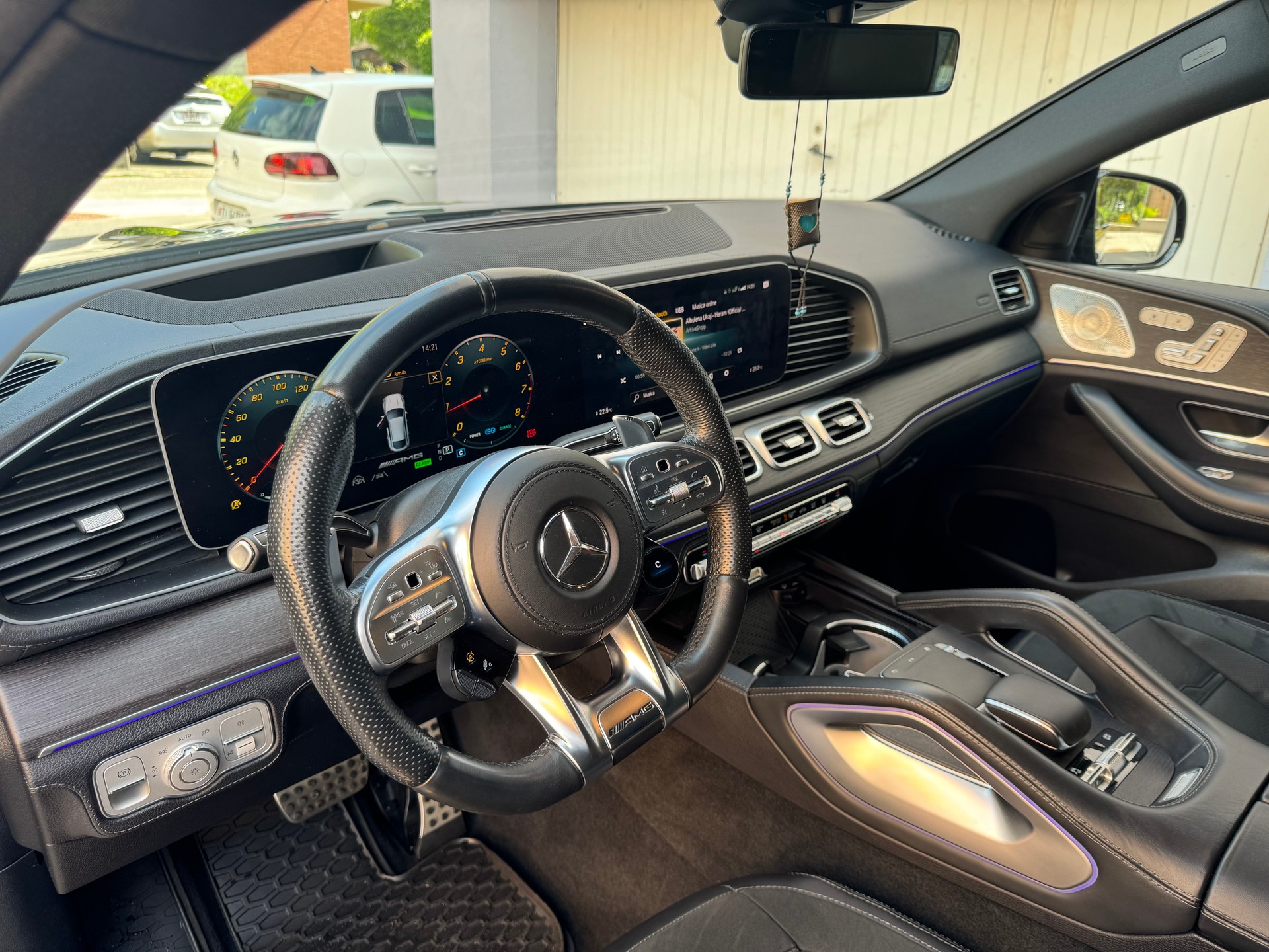 MERCEDES-BENZ GLE Coupé 53 AMG 4Matic+ Speedshift-image-4