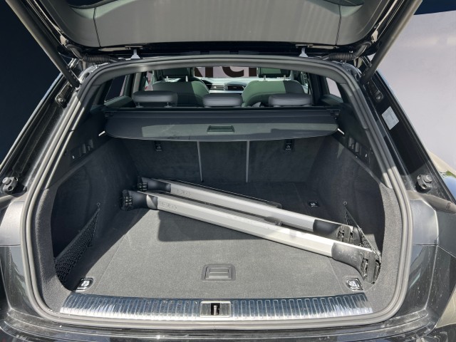 AUDI e-tron 55 S Line quattro-image-18