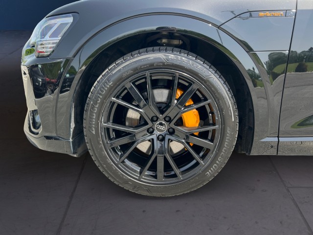 AUDI e-tron 55 S Line quattro-image-8