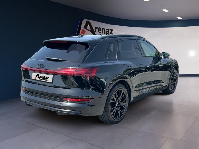 AUDI e-tron 55 S Line quattro-image-4