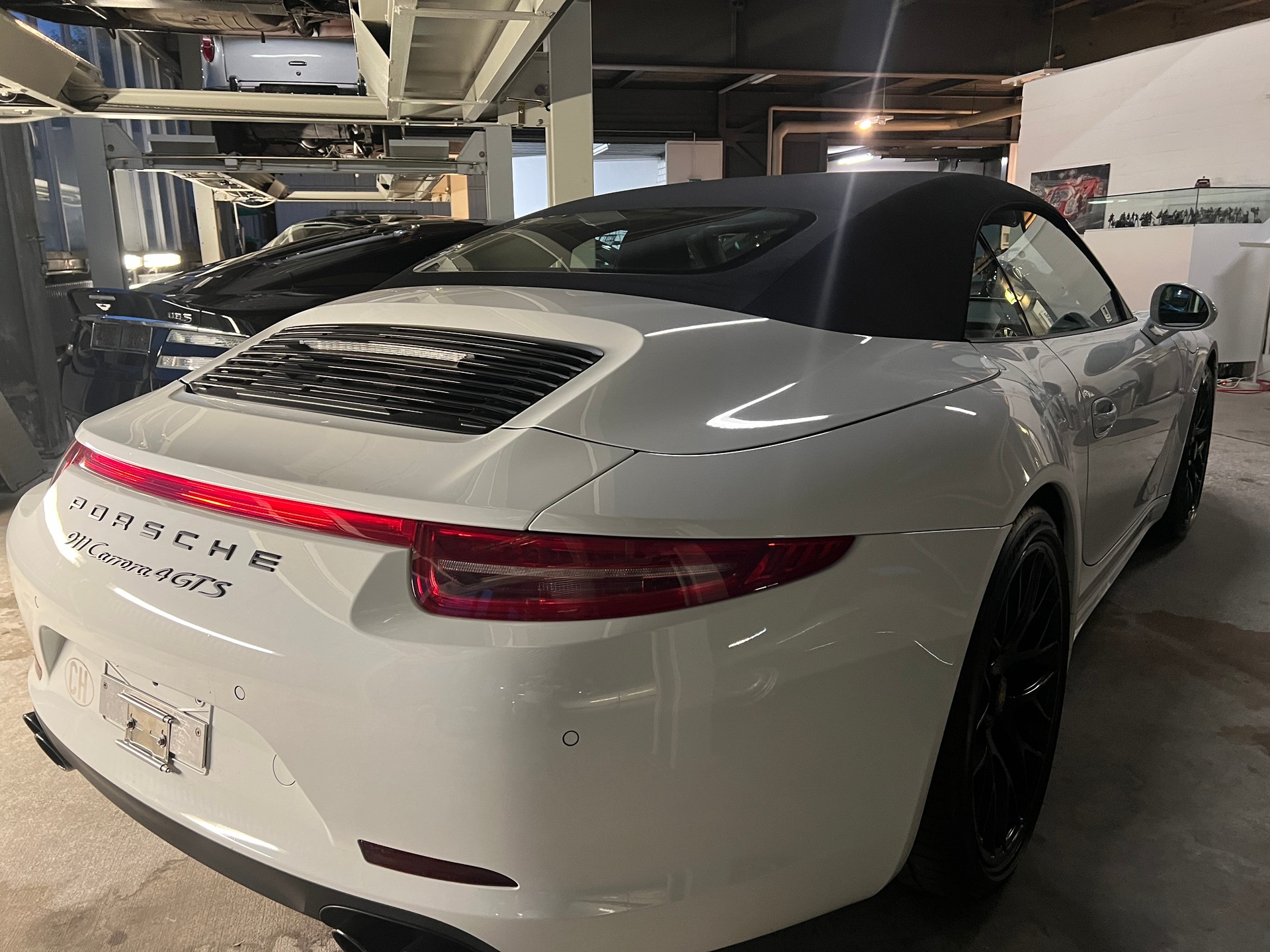 PORSCHE 911 Carrera 4 GTS Cabrio-image-10