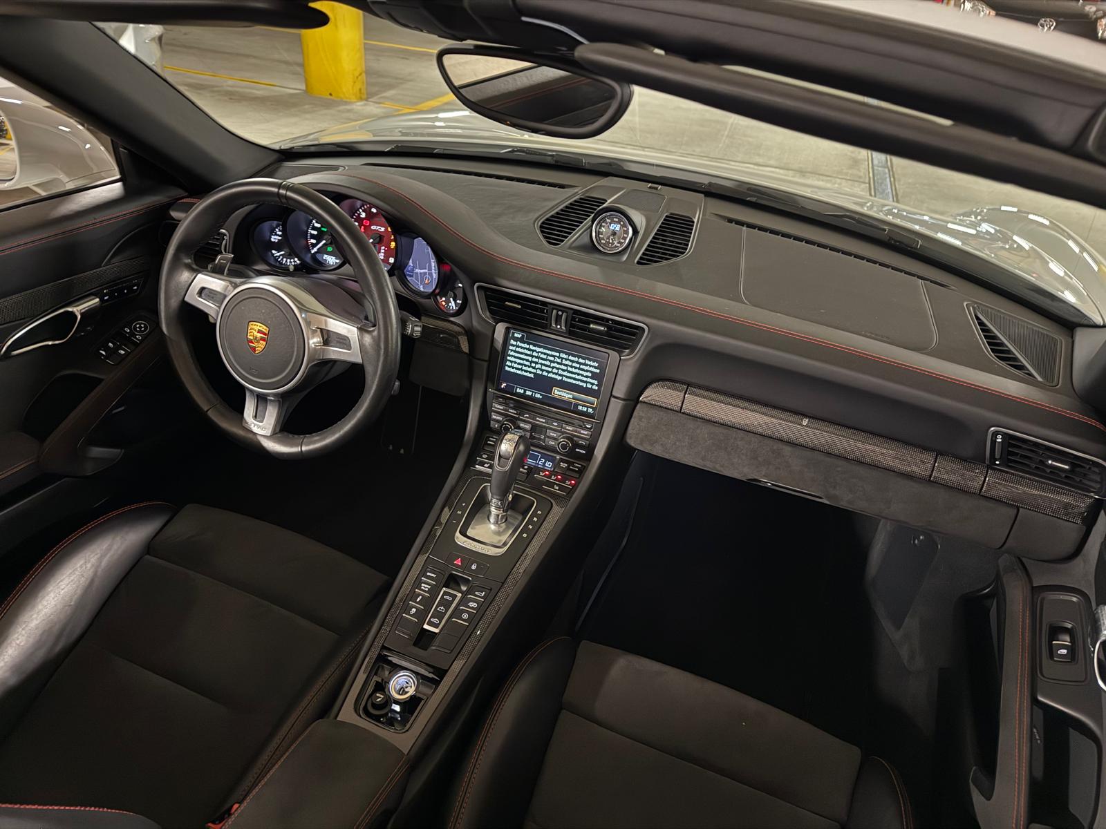 PORSCHE 911 Carrera 4 GTS Cabrio-image-7