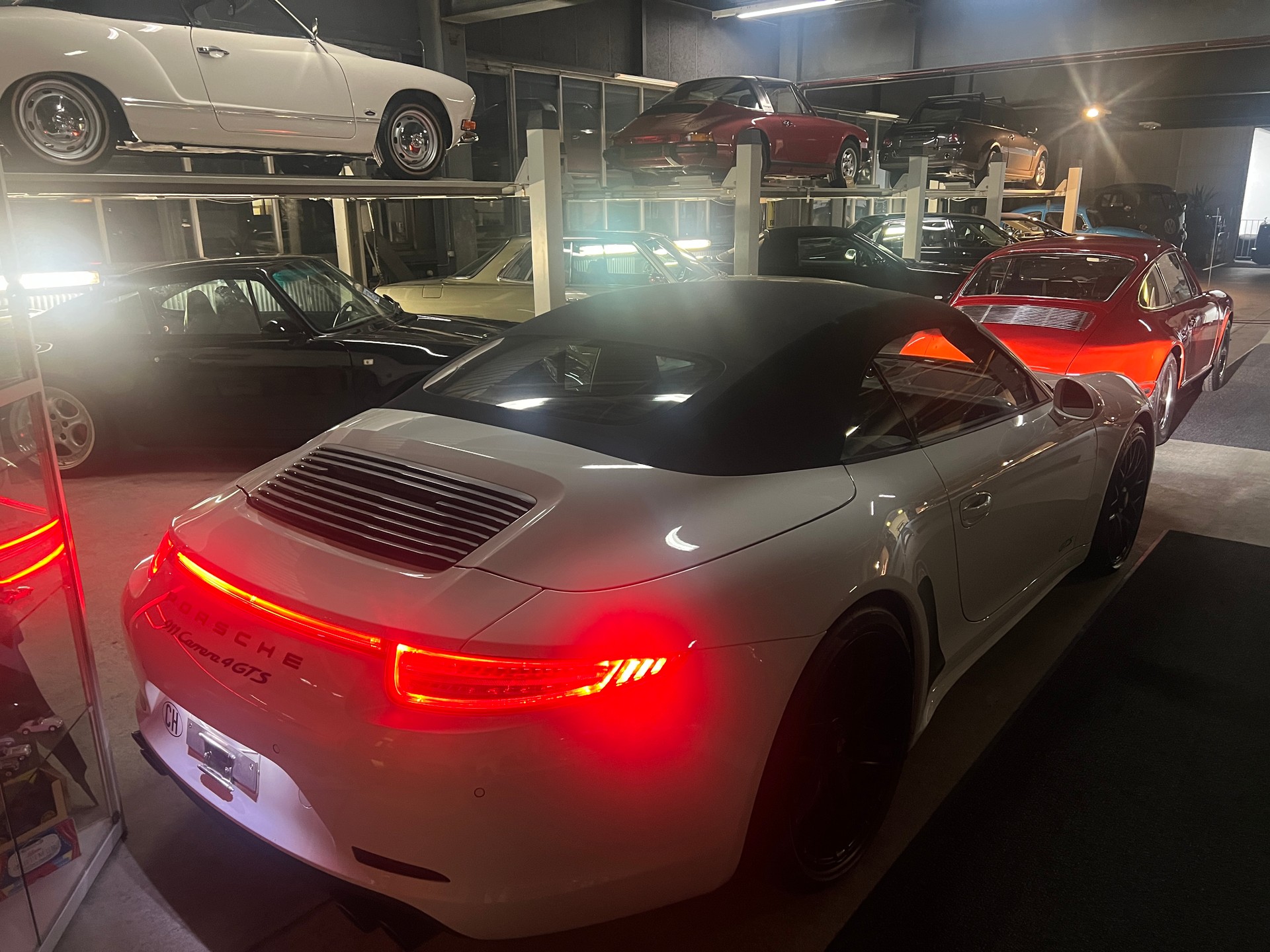 PORSCHE 911 Carrera 4 GTS Cabrio-image-14