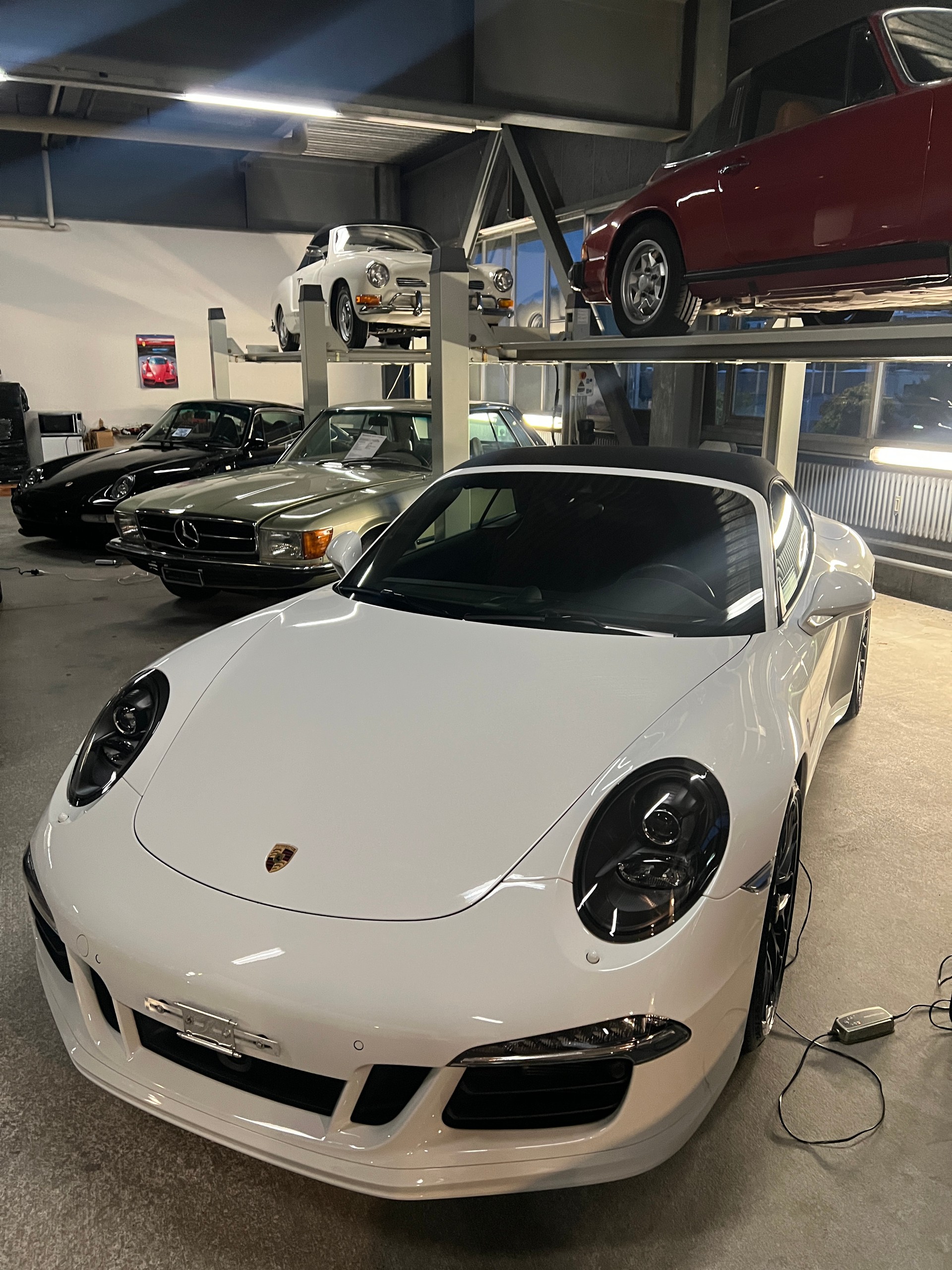 PORSCHE 911 Carrera 4 GTS Cabrio-image-1