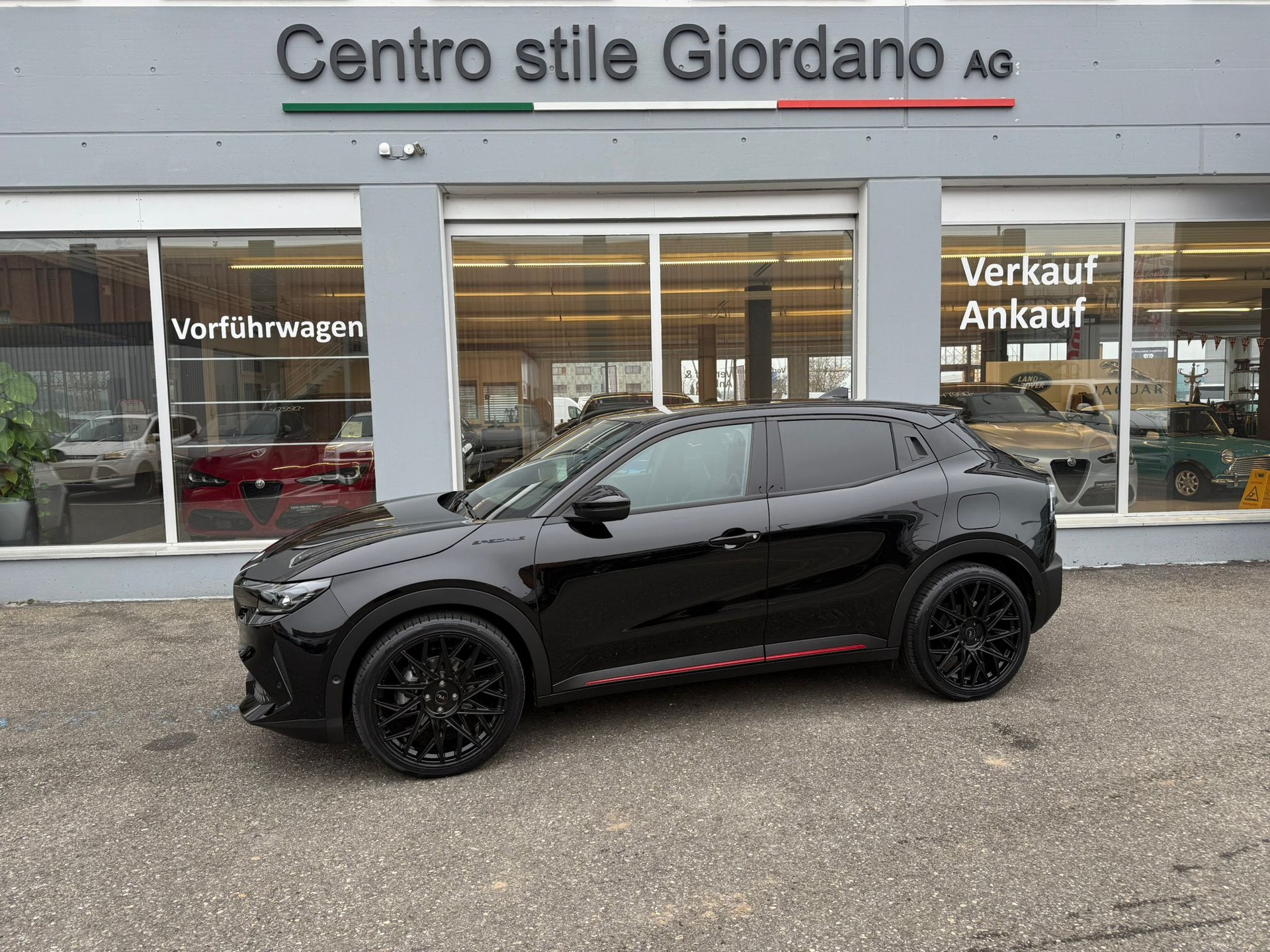 ALFA ROMEO Junior 1.2 Hybrid Speciale Pack Sport&Pack Tech-showroom-element-1