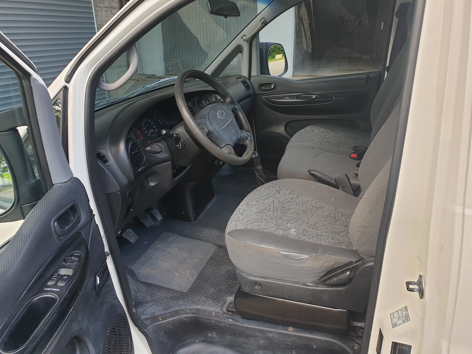 HYUNDAI H-1 Camionnette 2.5TDI-image-8