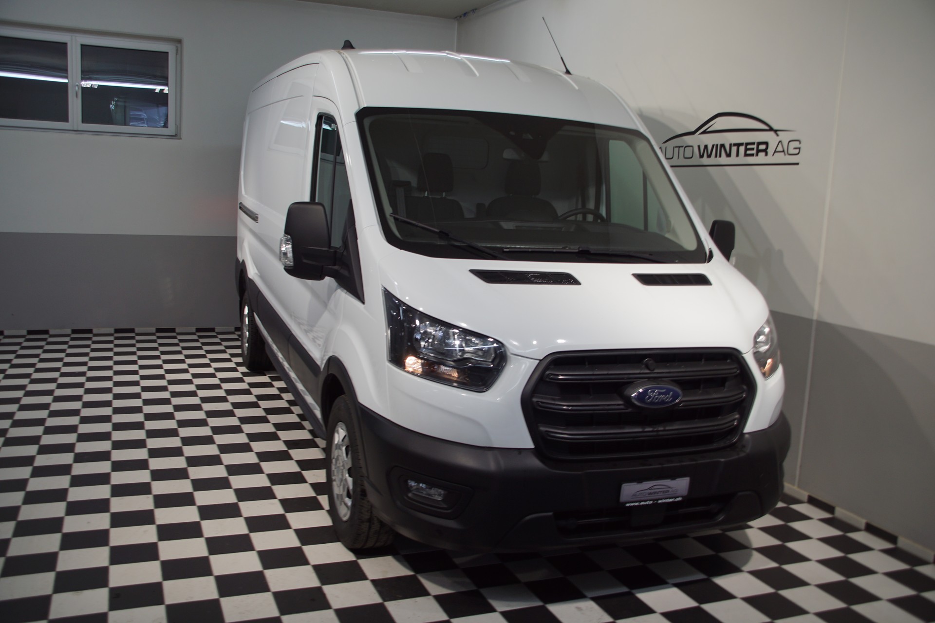 FORD Transit Van 350 L3 Trend 2.0 TDCi 130 FWD A-showroom-element-3