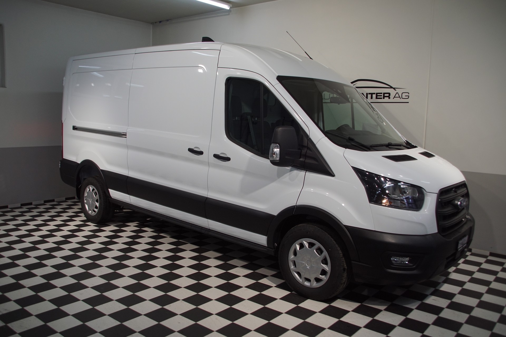 FORD Transit Van 350 L3 Trend 2.0 TDCi 130 FWD A-showroom-element-2