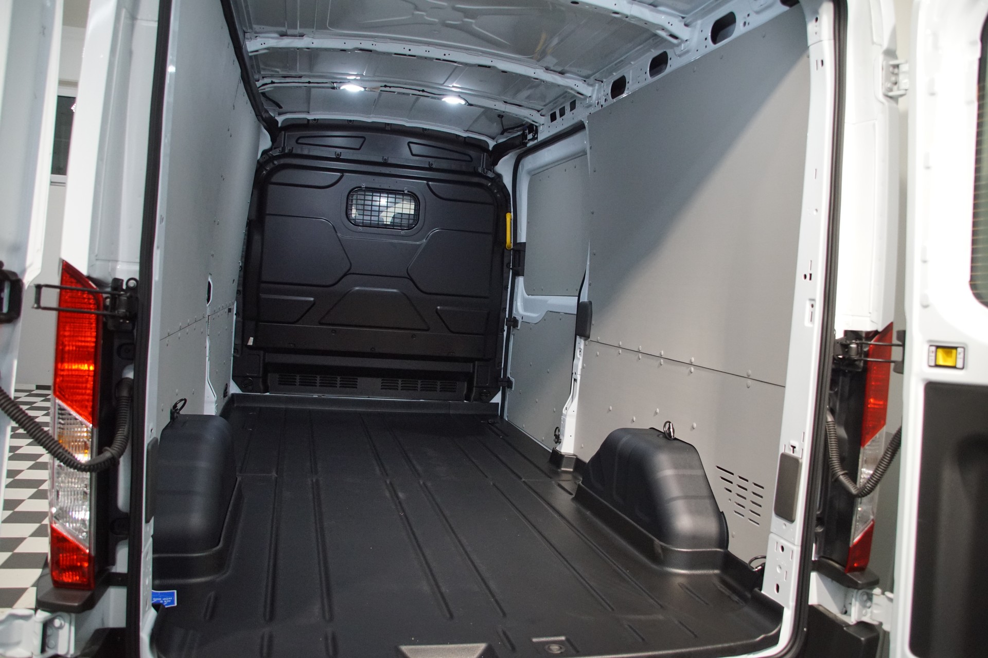 FORD Transit Van 350 L3 Trend 2.0 TDCi 130 FWD A-image-12