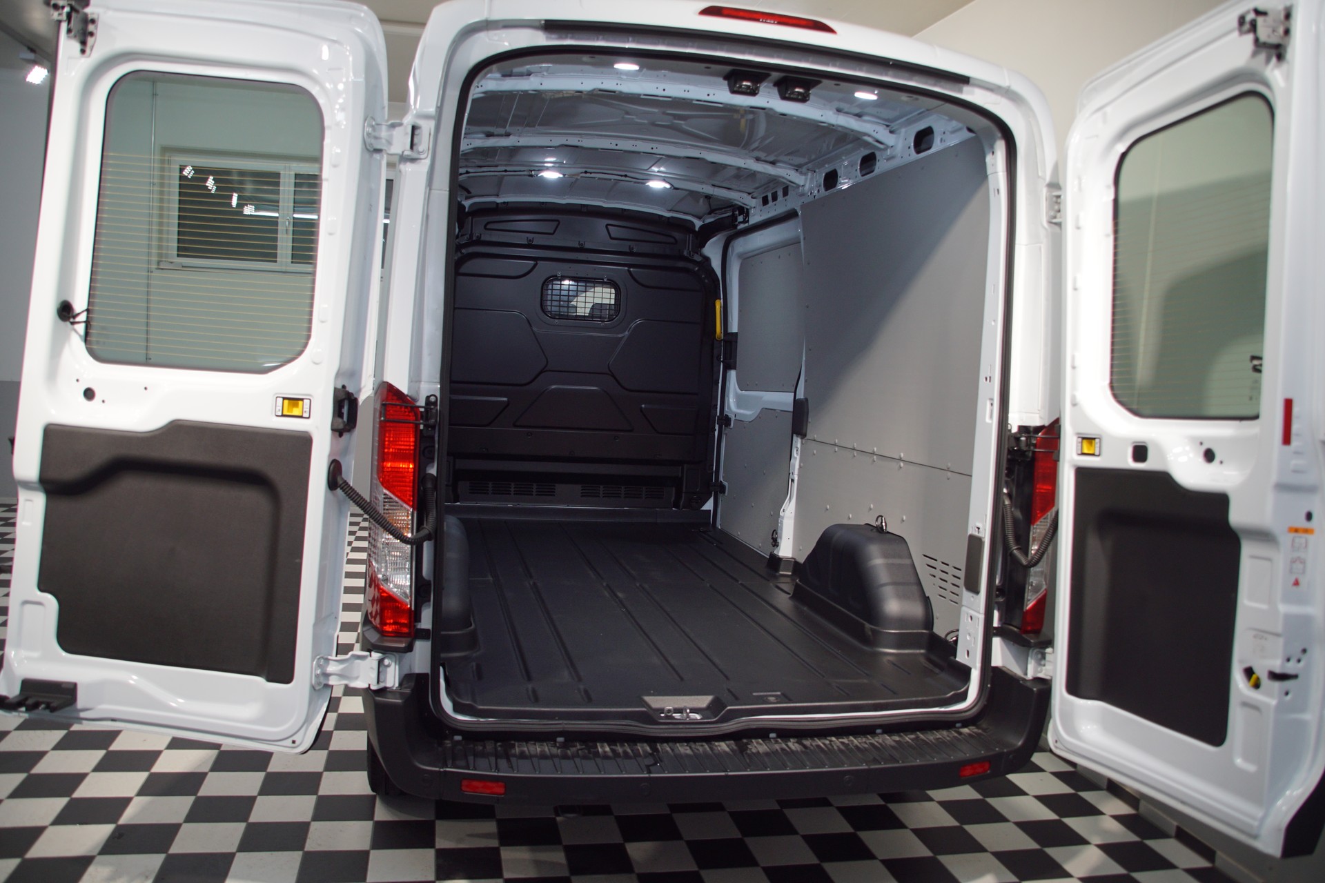 FORD Transit Van 350 L3 Trend 2.0 TDCi 130 FWD A-image-11