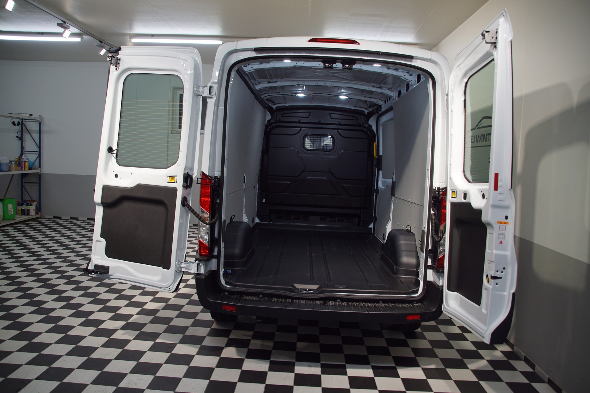 FORD Transit Van 350 L3 Trend 2.0 TDCi 130 FWD A-image-9