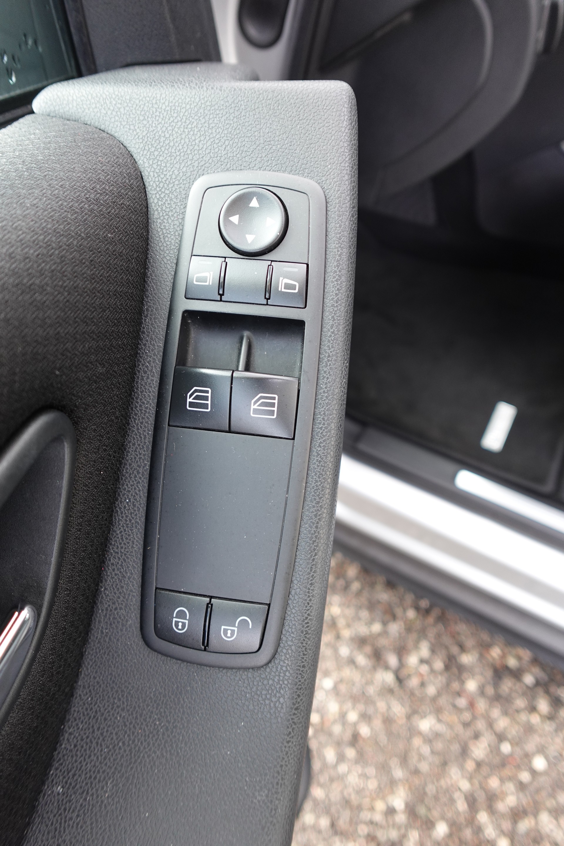 MERCEDES-BENZ A 150 Classic-image-8