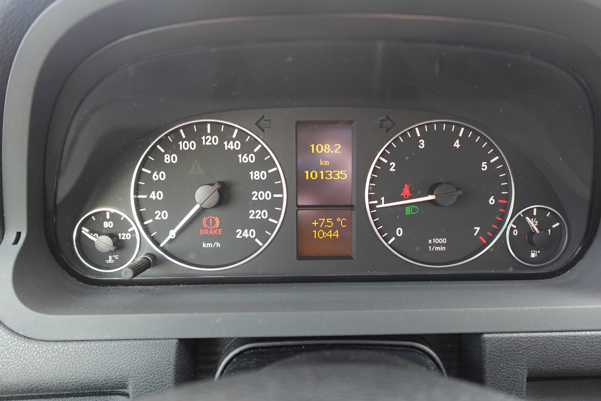 MERCEDES-BENZ A 150 Classic-image-12