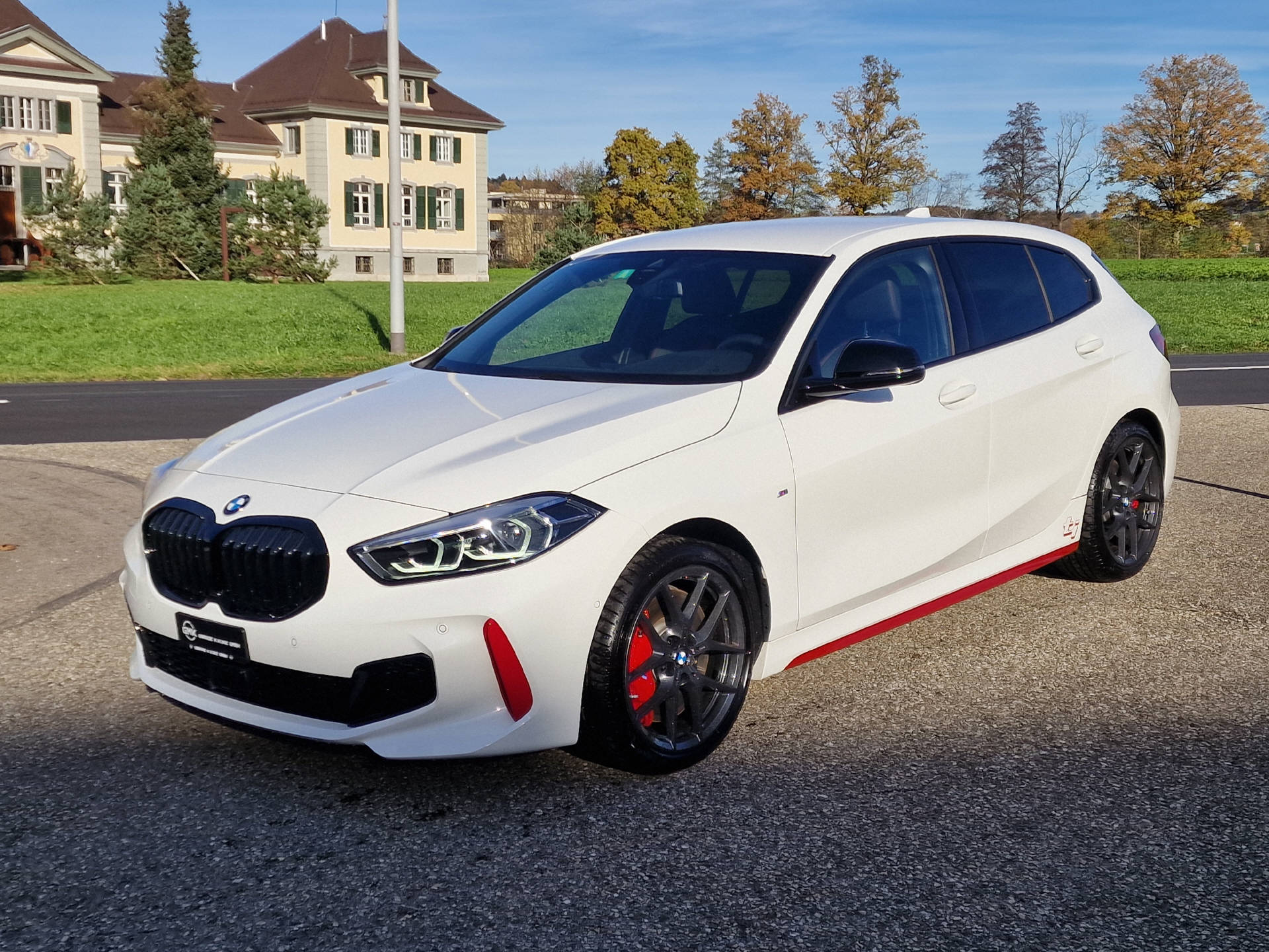 BMW 128ti-showroom-element-2