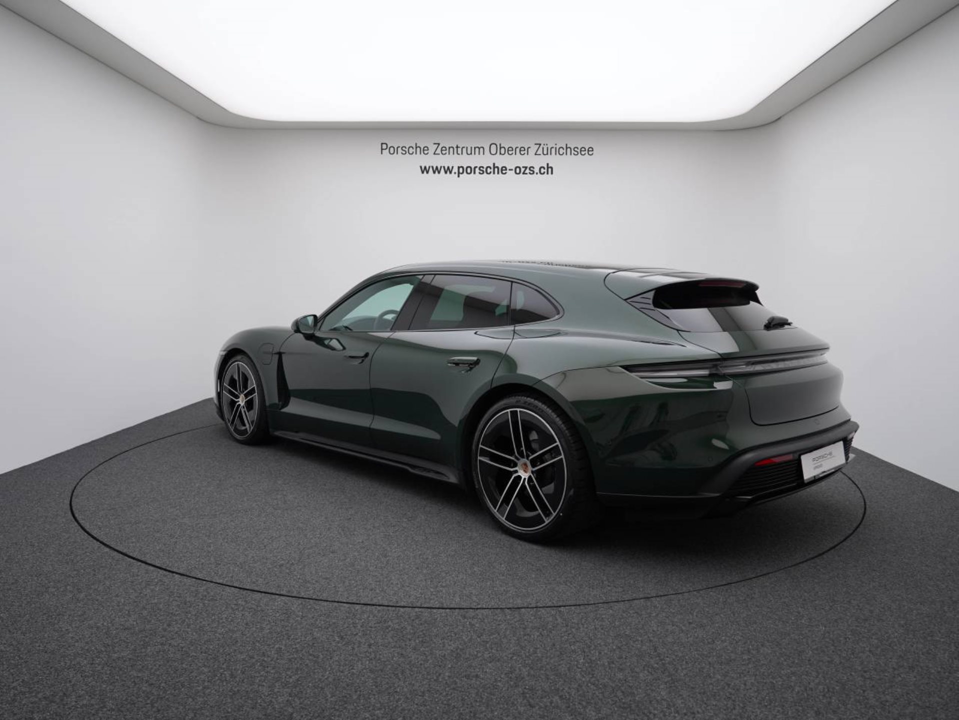 PORSCHE Taycan GTS Sport Turismo-showroom-element-2