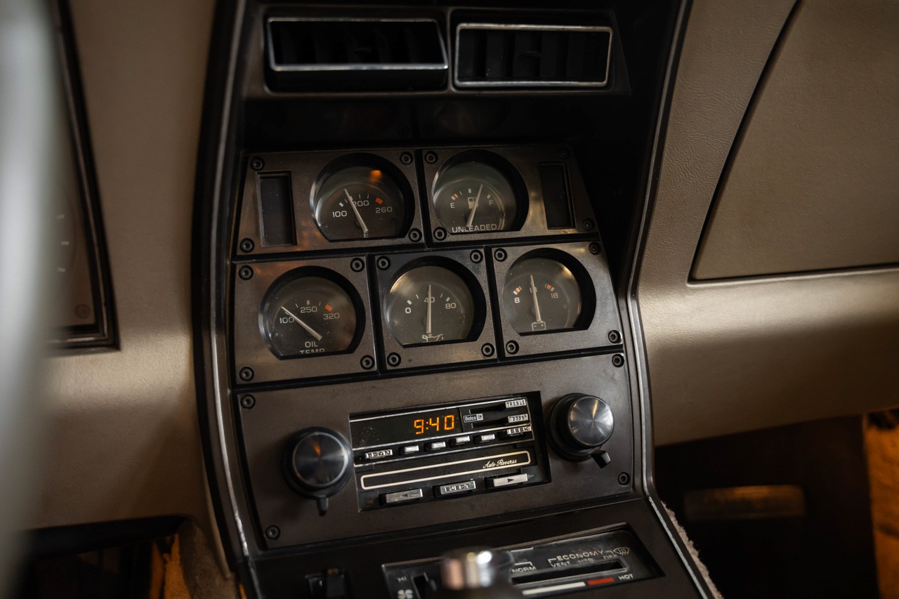 CHEVROLET CORVETTE C3 Collector Edition-image-23